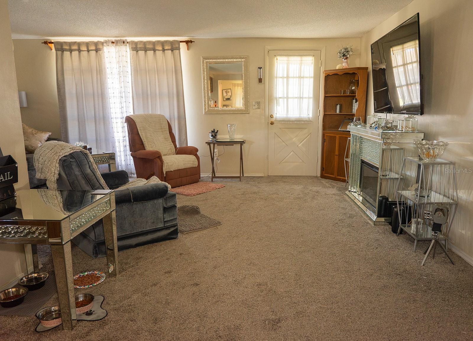 3928 GRAYTON DR — photo 2