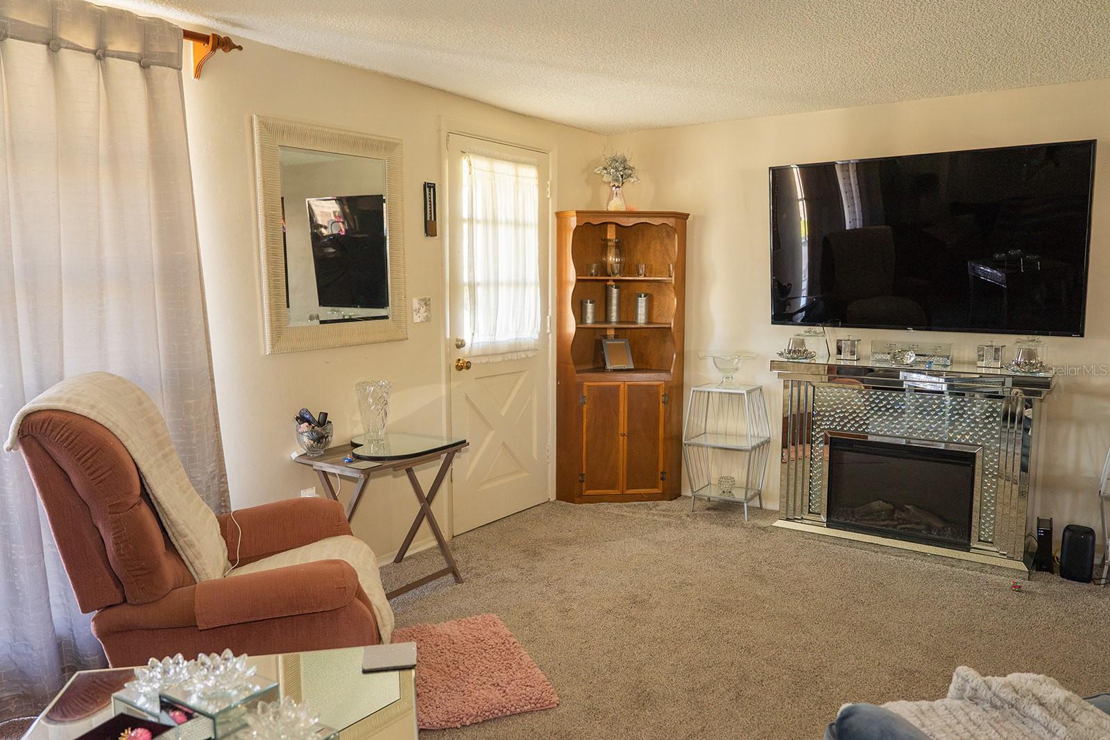 3928 GRAYTON DR — photo 4