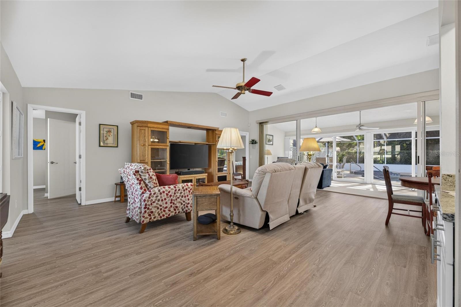 5713 GARDEN LAKES MAJESTIC — photo 8