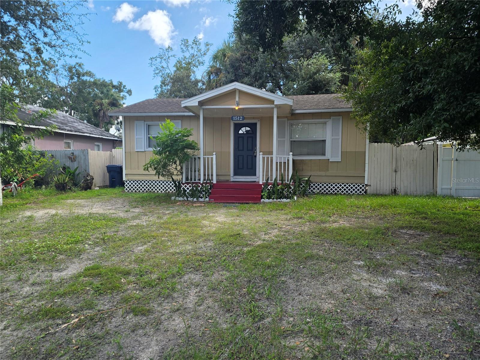 1512 W COMANCHE AVE — photo 2