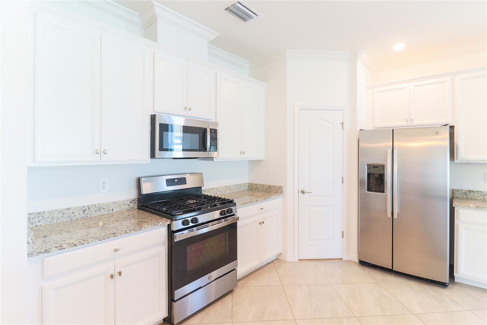 2501 AVOLET CT — photo 20