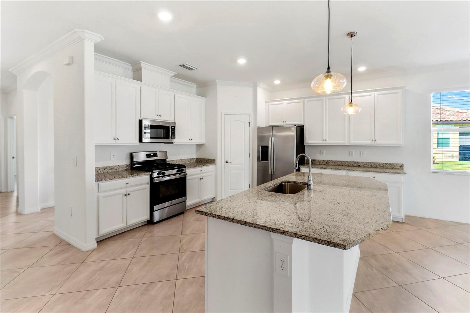 2501 AVOLET CT — photo 22