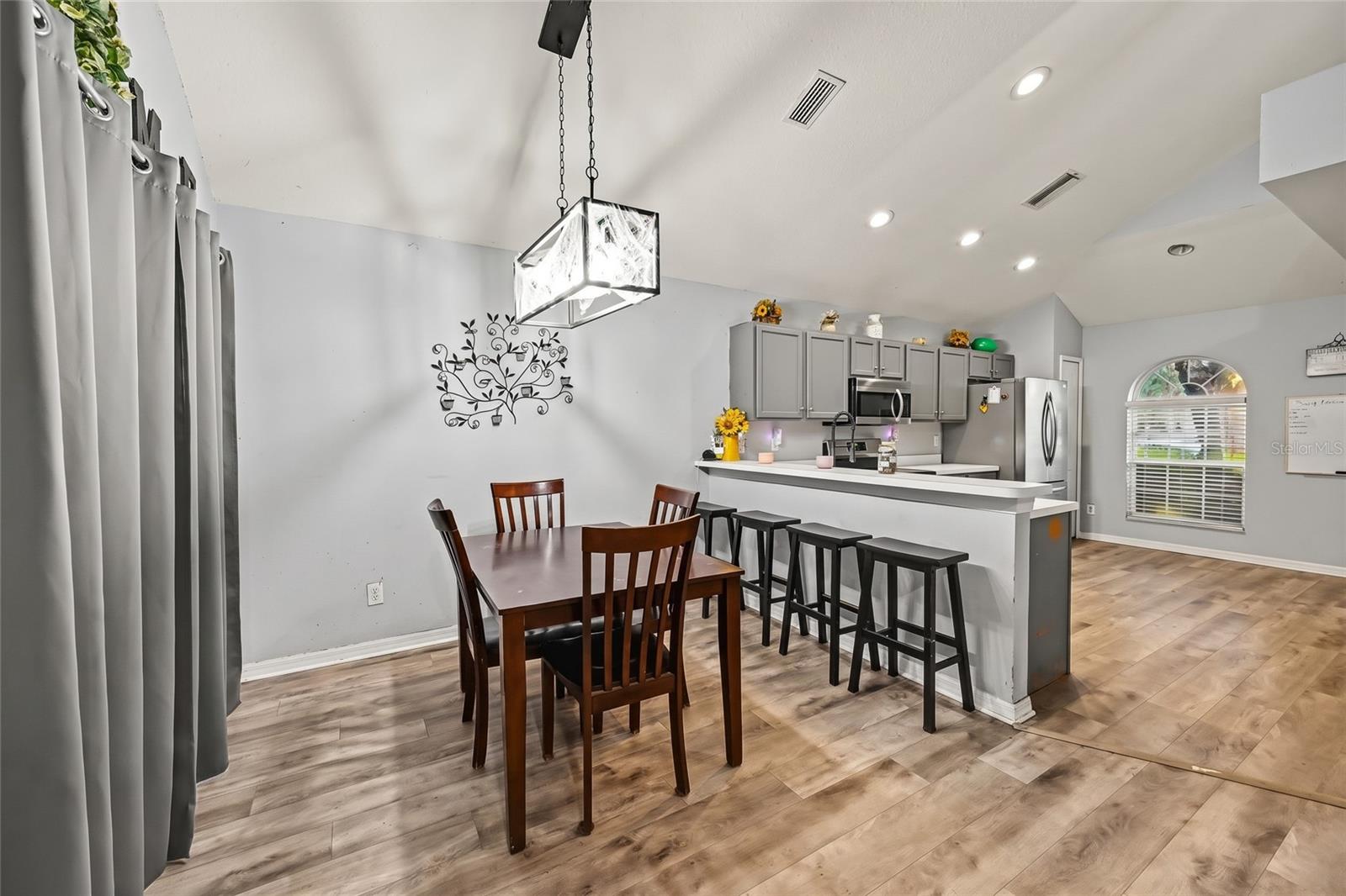 909 15TH ST NE — photo 3