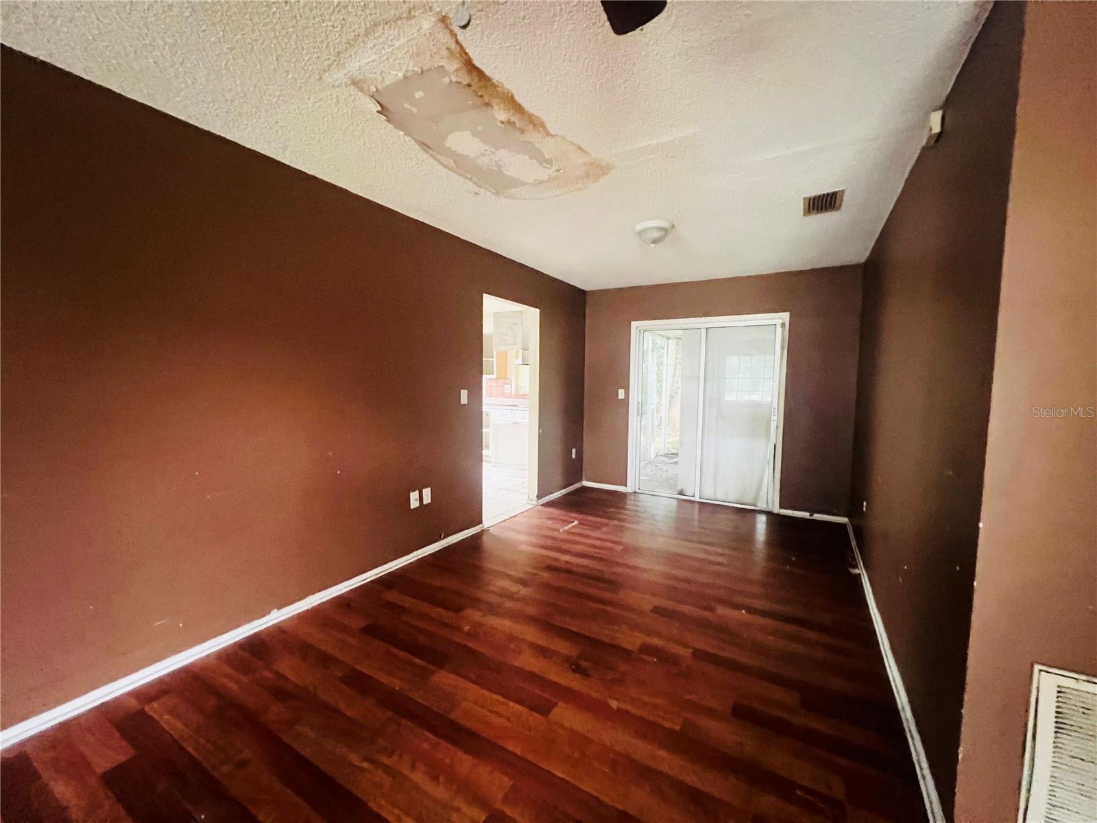 3131 CHALON ST — photo 3
