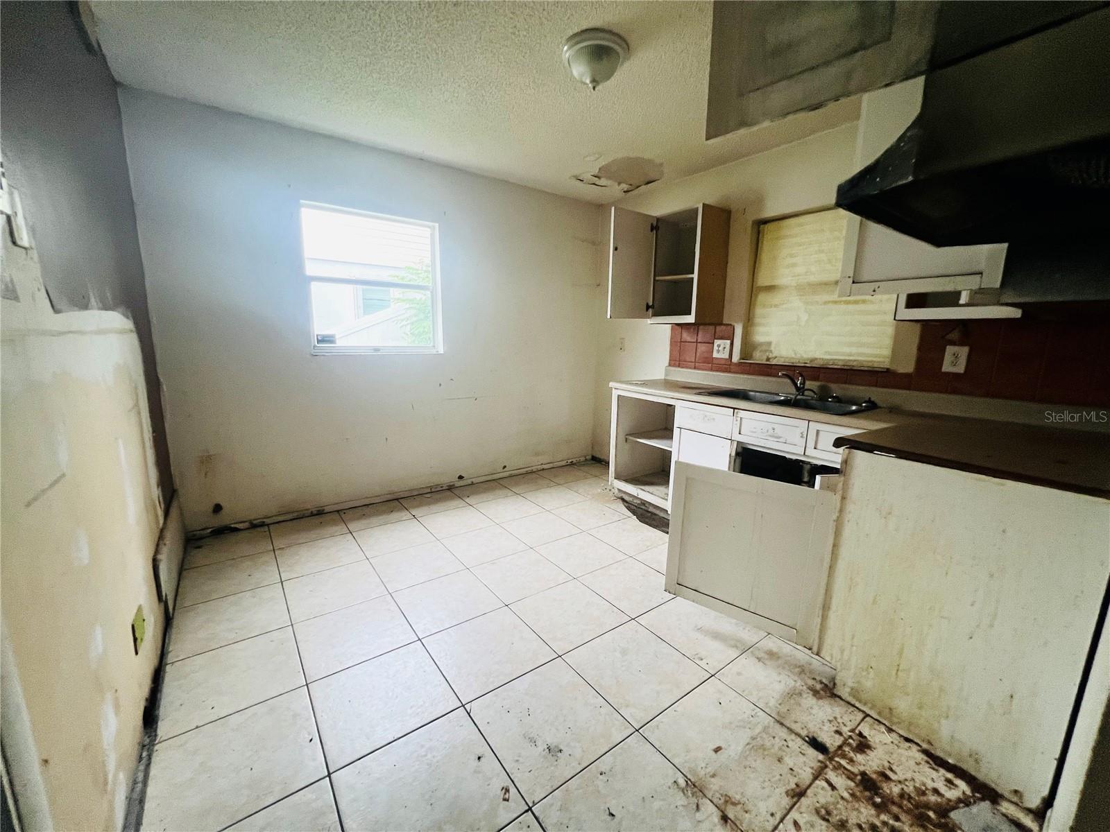 3131 CHALON ST — photo 5