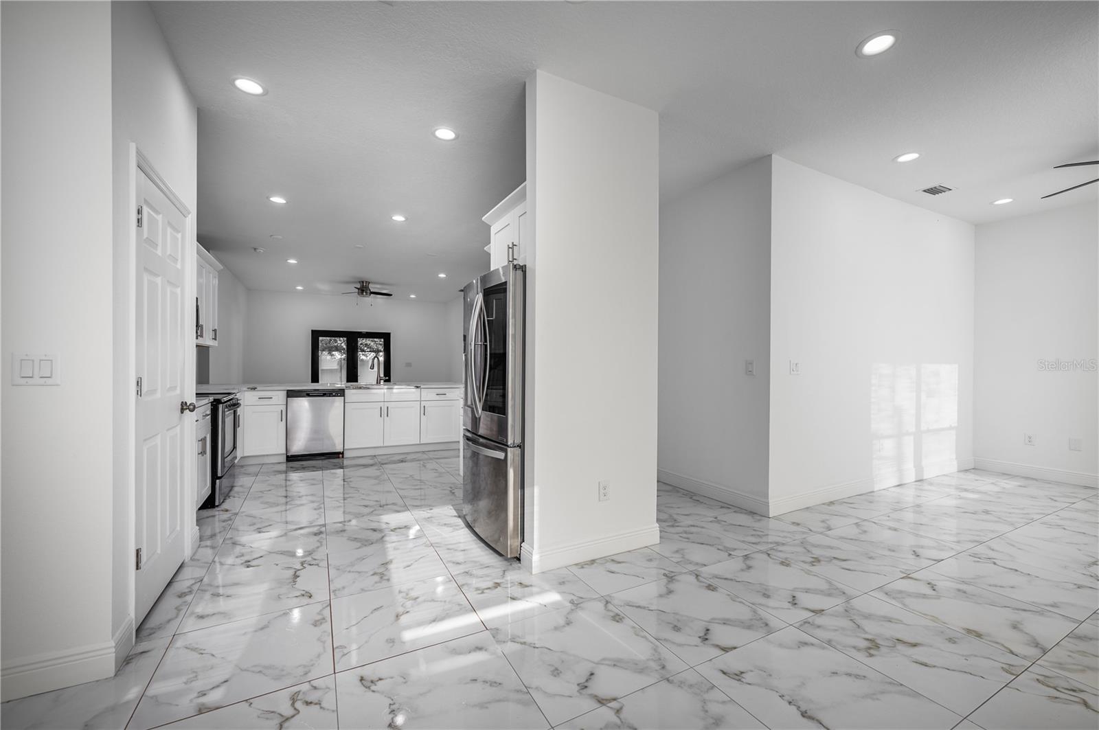 3724 N WHITTIER ST — photo 7