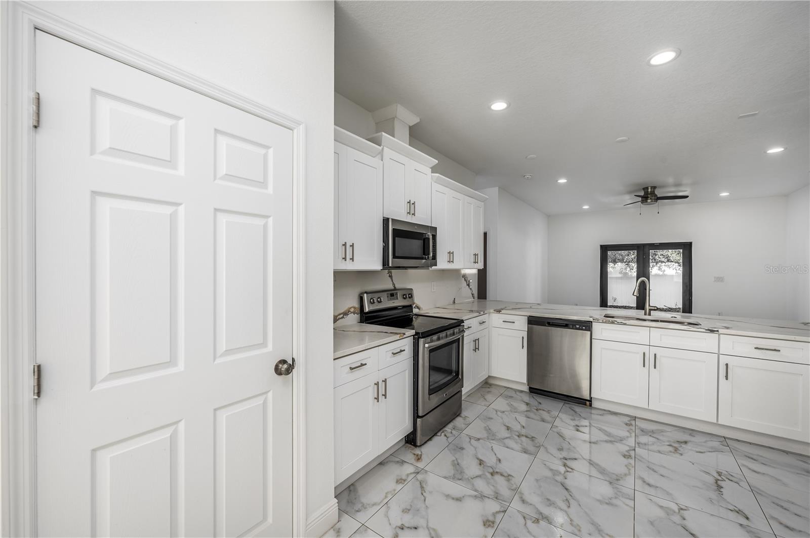 3724 N WHITTIER ST — photo 8