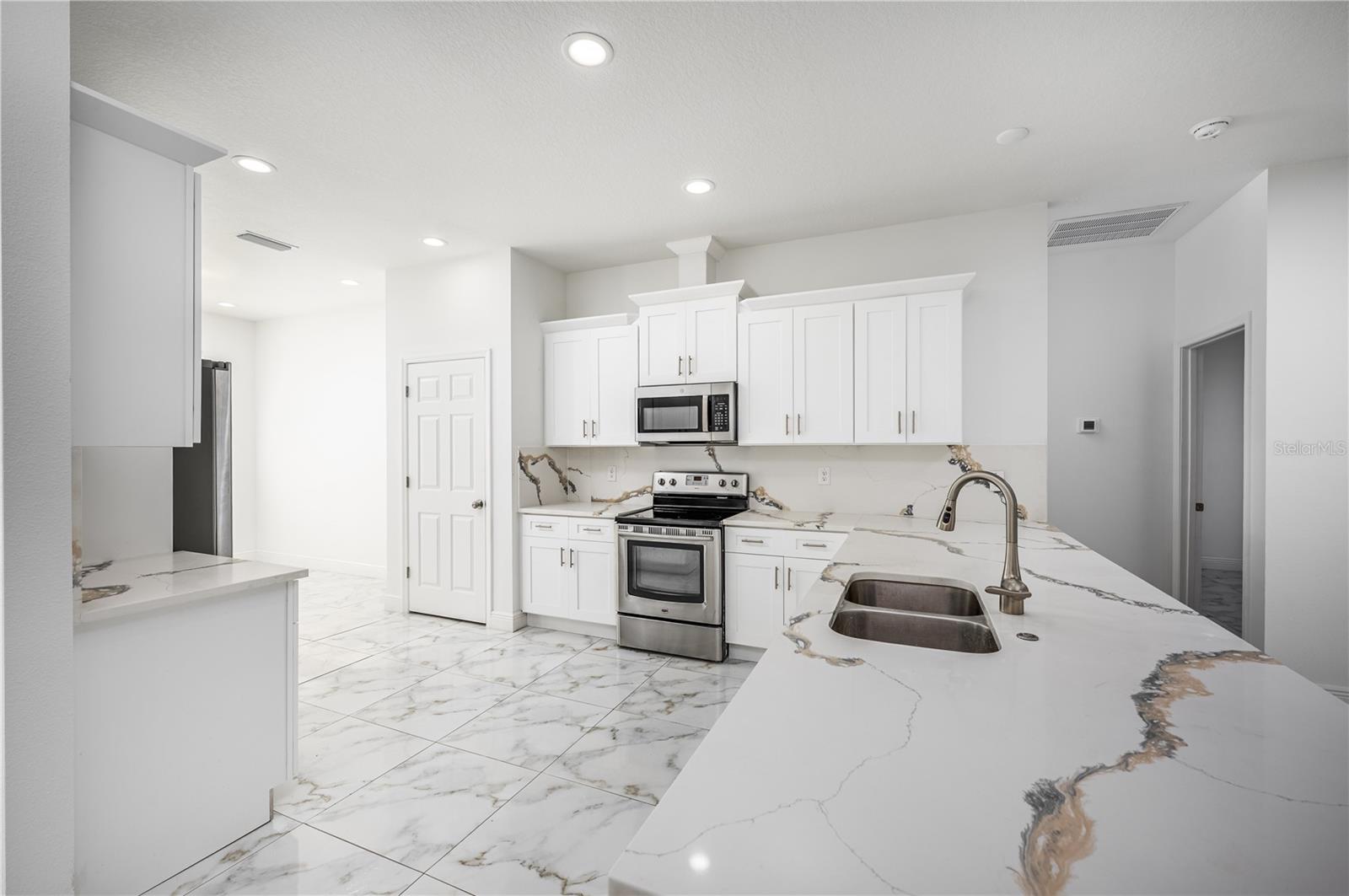 3724 N WHITTIER ST — photo 10