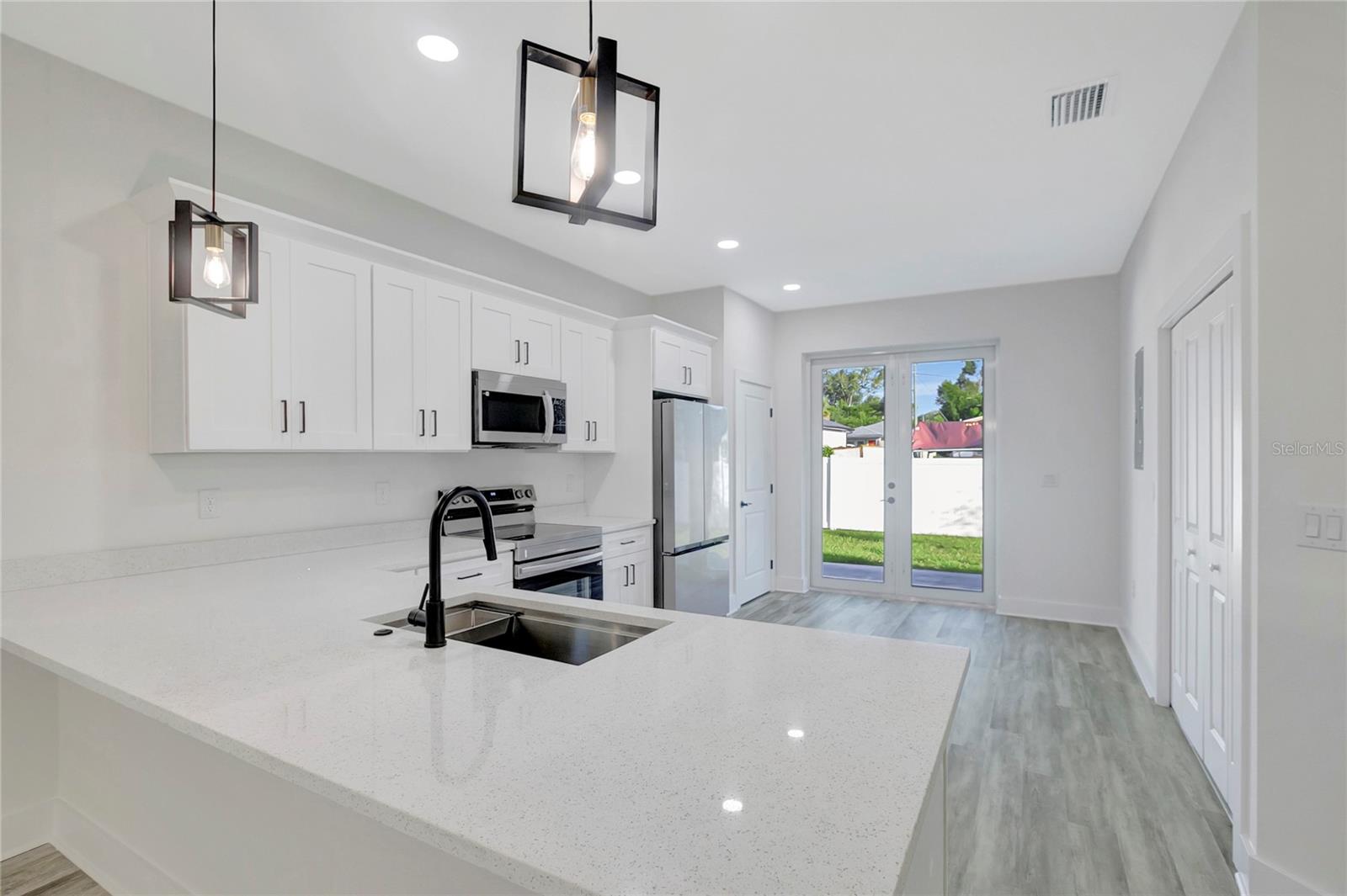 508 E JAMES ST — photo 15
