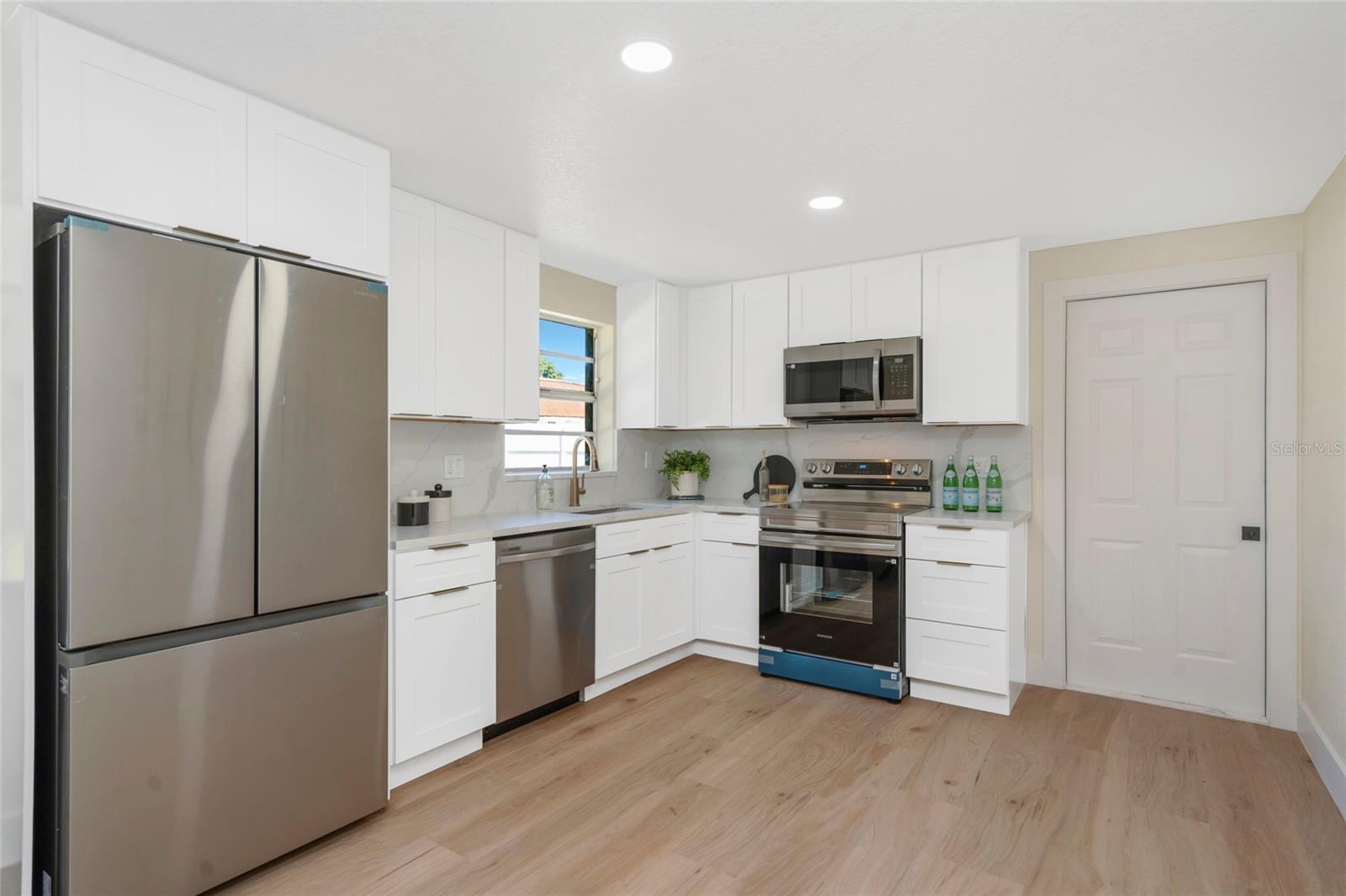 4003 W MONTGOMERY TER — photo 14