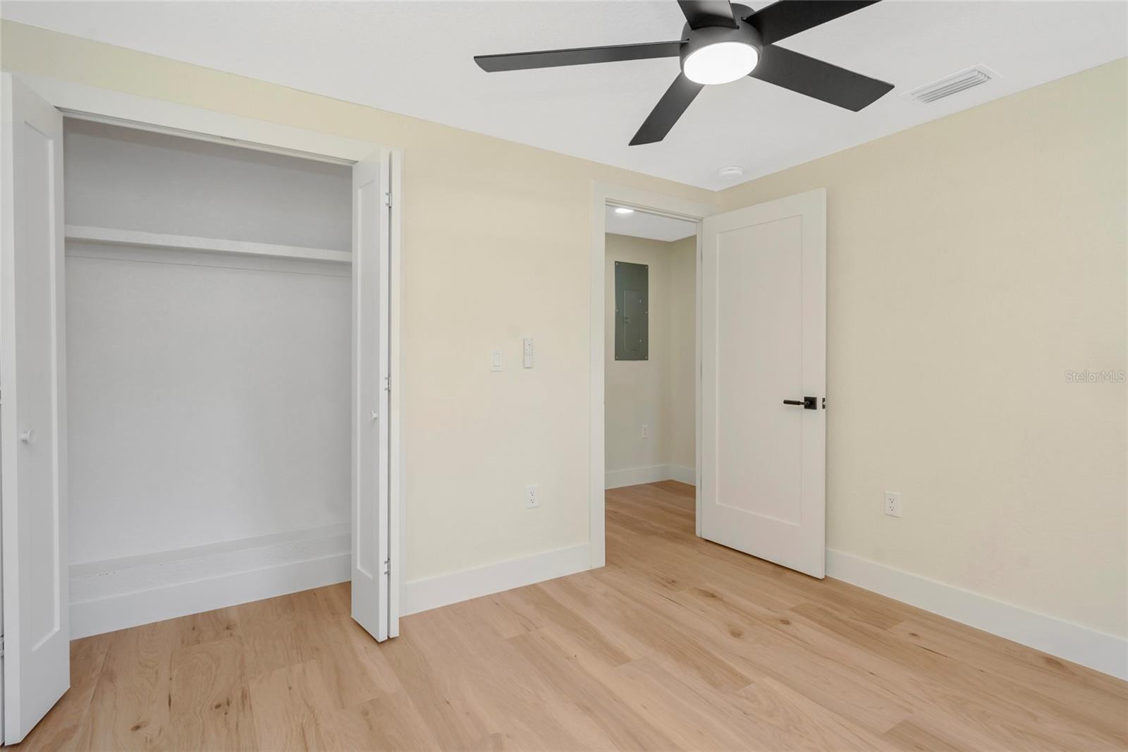 4003 W MONTGOMERY TER — photo 22