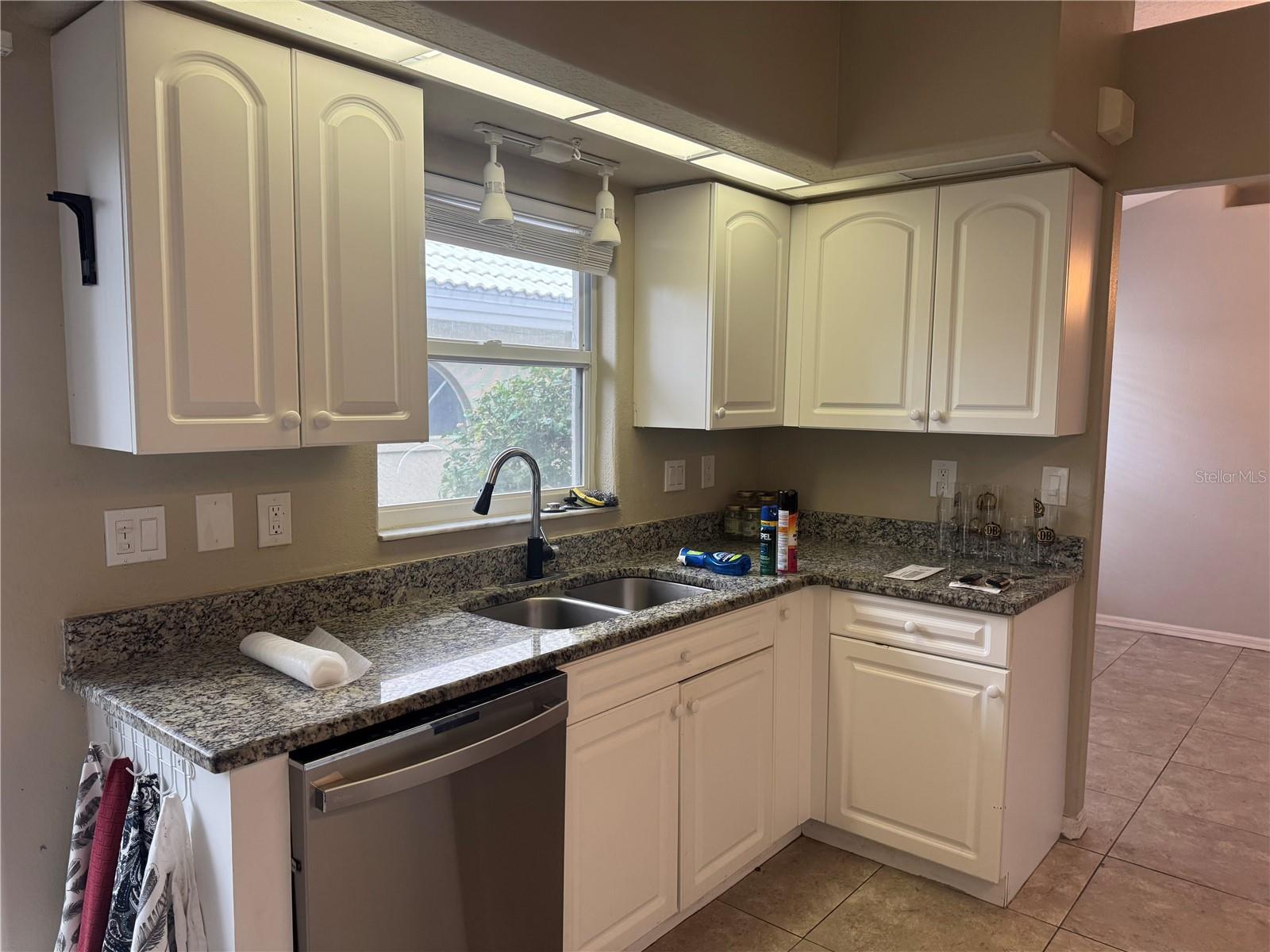 1024 HARBOR TOWN DR — photo 14