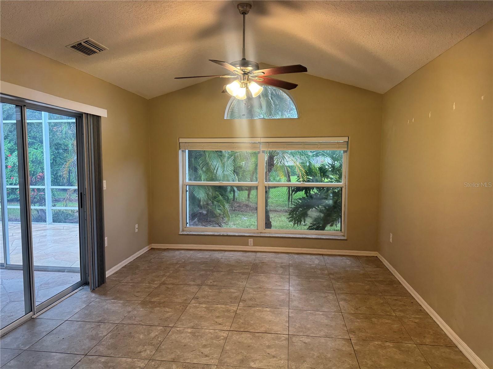 1024 HARBOR TOWN DR — photo 8