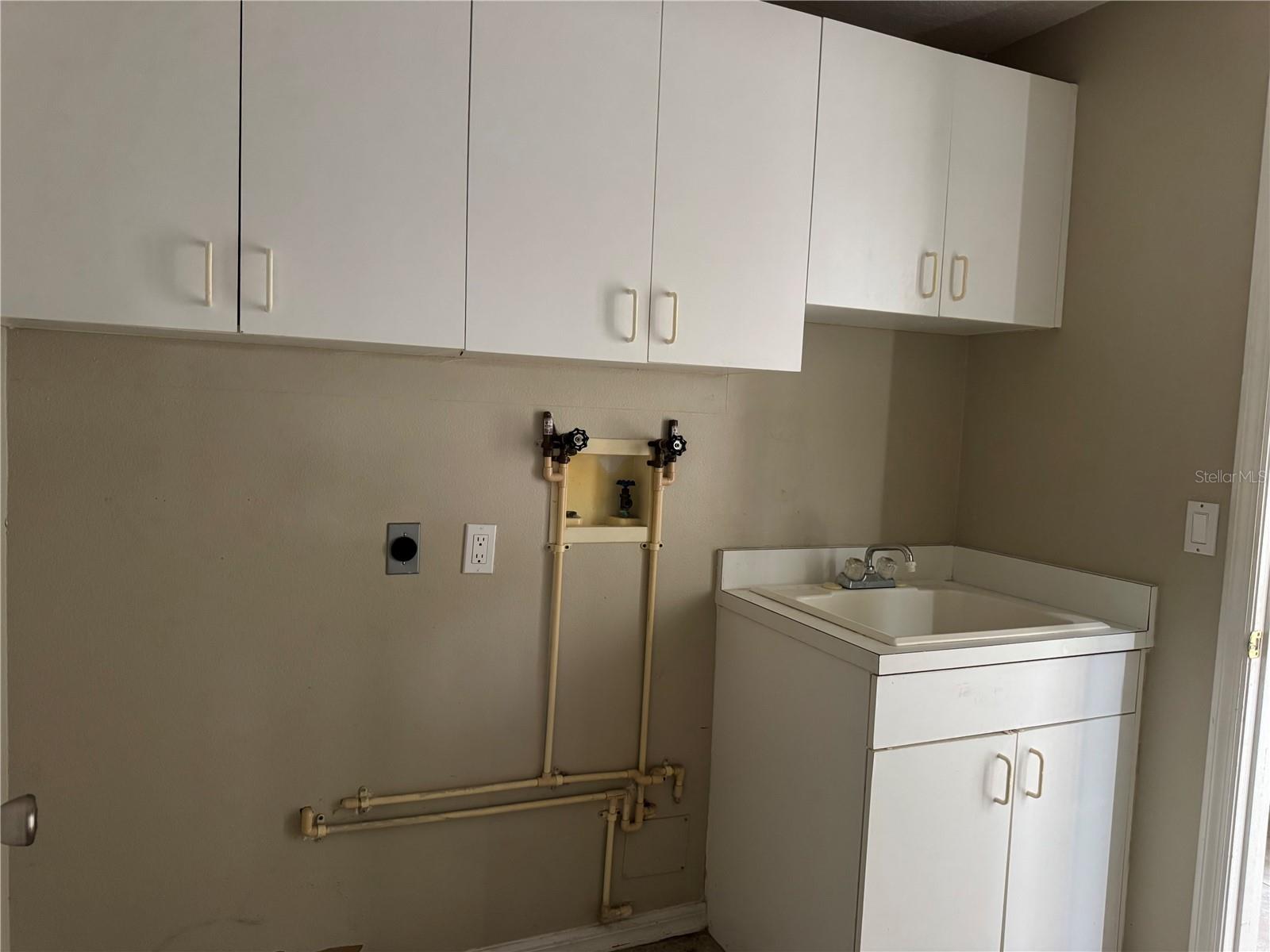 1024 HARBOR TOWN DR — photo 21