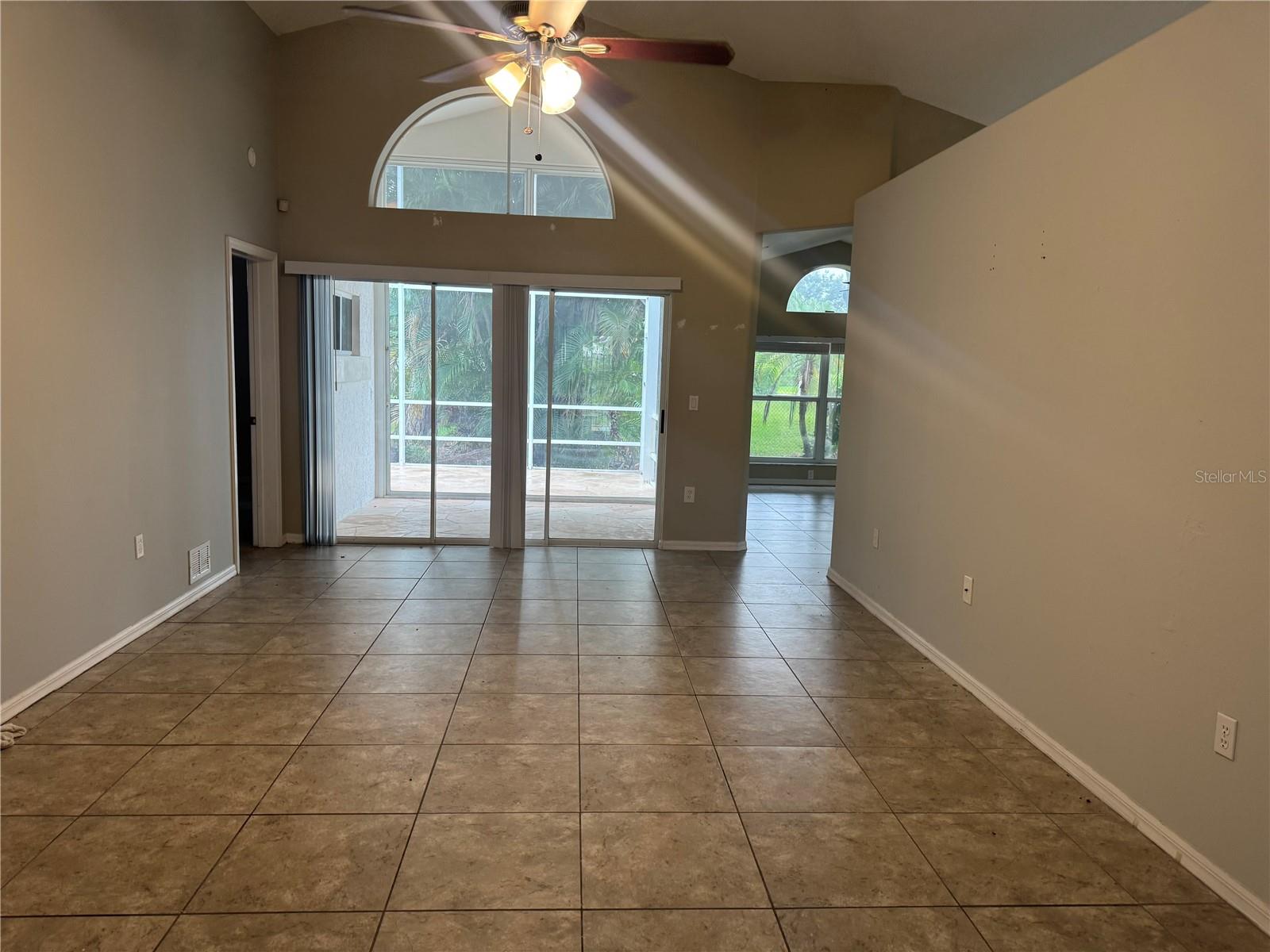 1024 HARBOR TOWN DR — photo 5