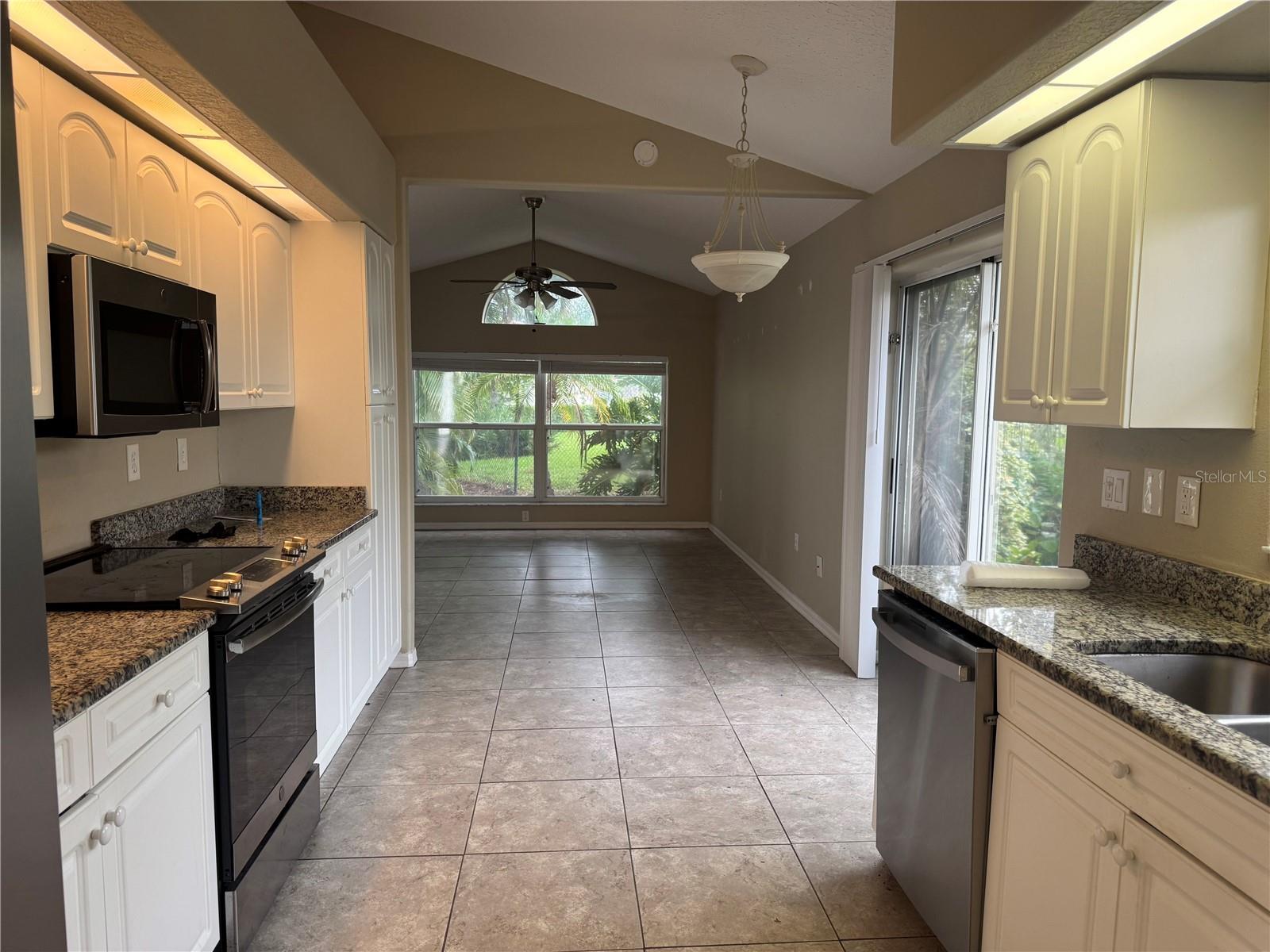 1024 HARBOR TOWN DR — photo 16