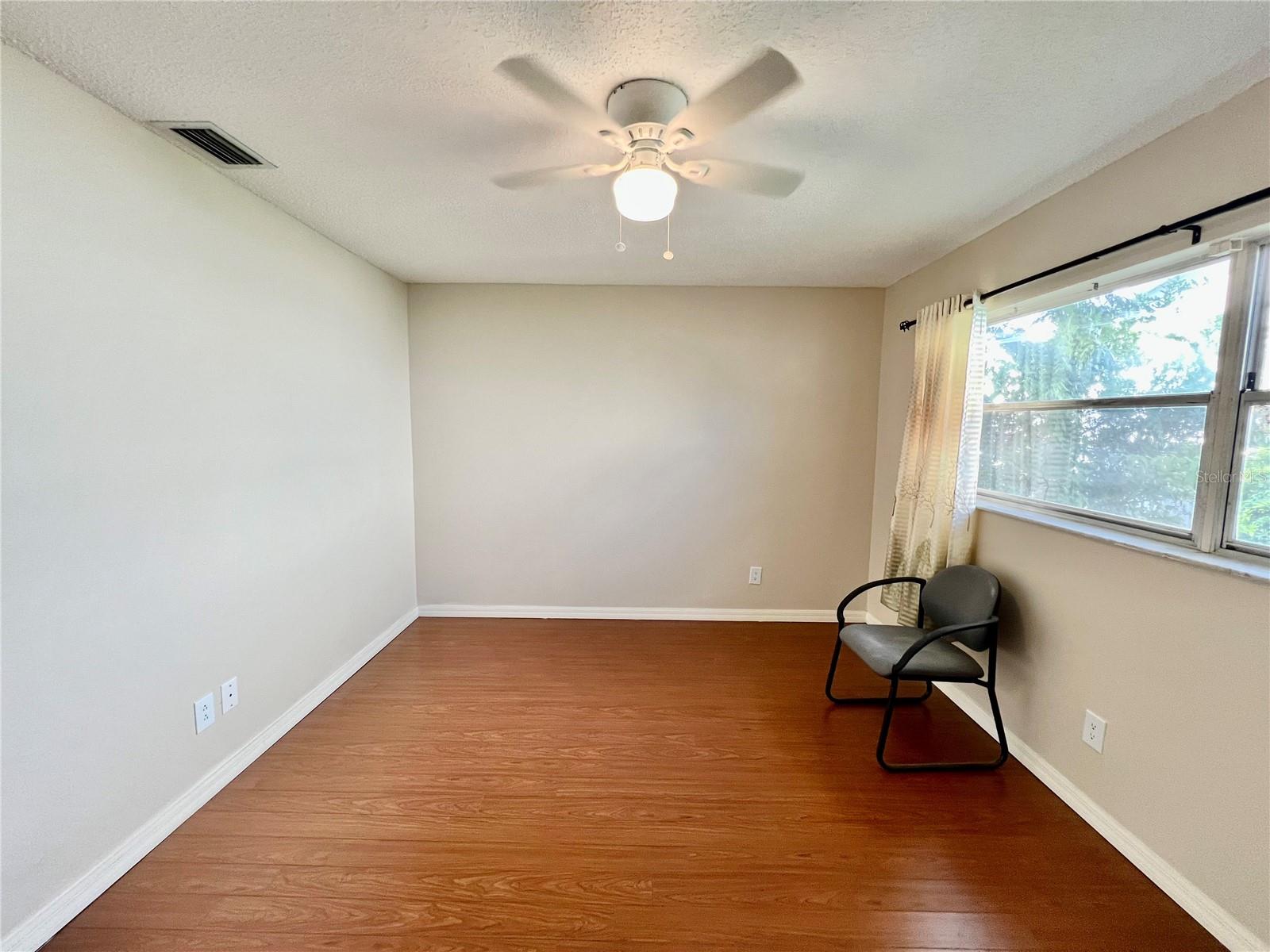 6 TERN CV — photo 19