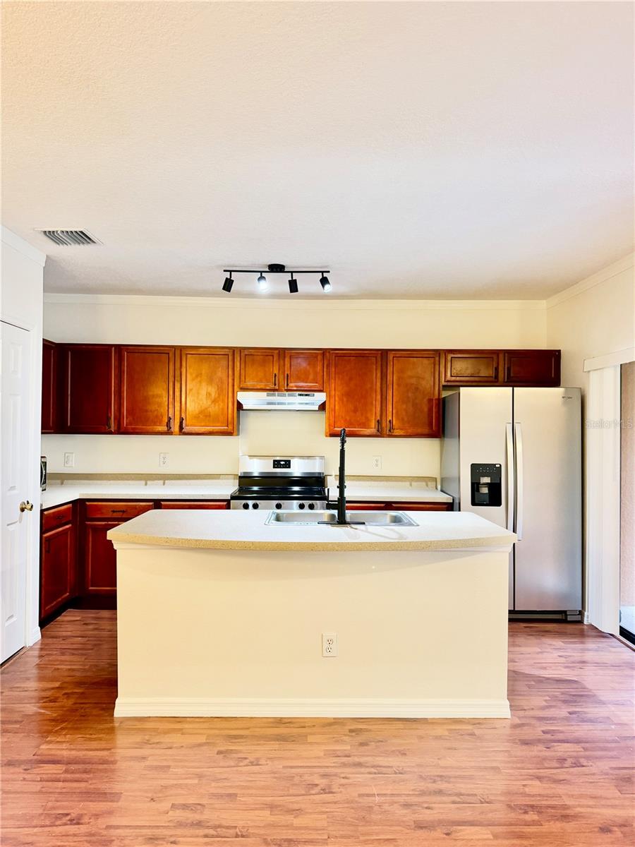 1038 BLACKWATER DR — photo 2