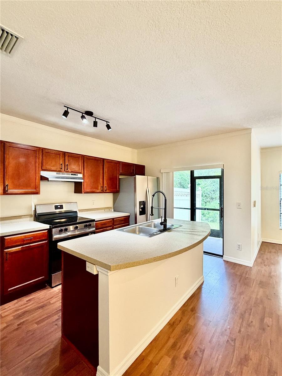 1038 BLACKWATER DR — photo 4