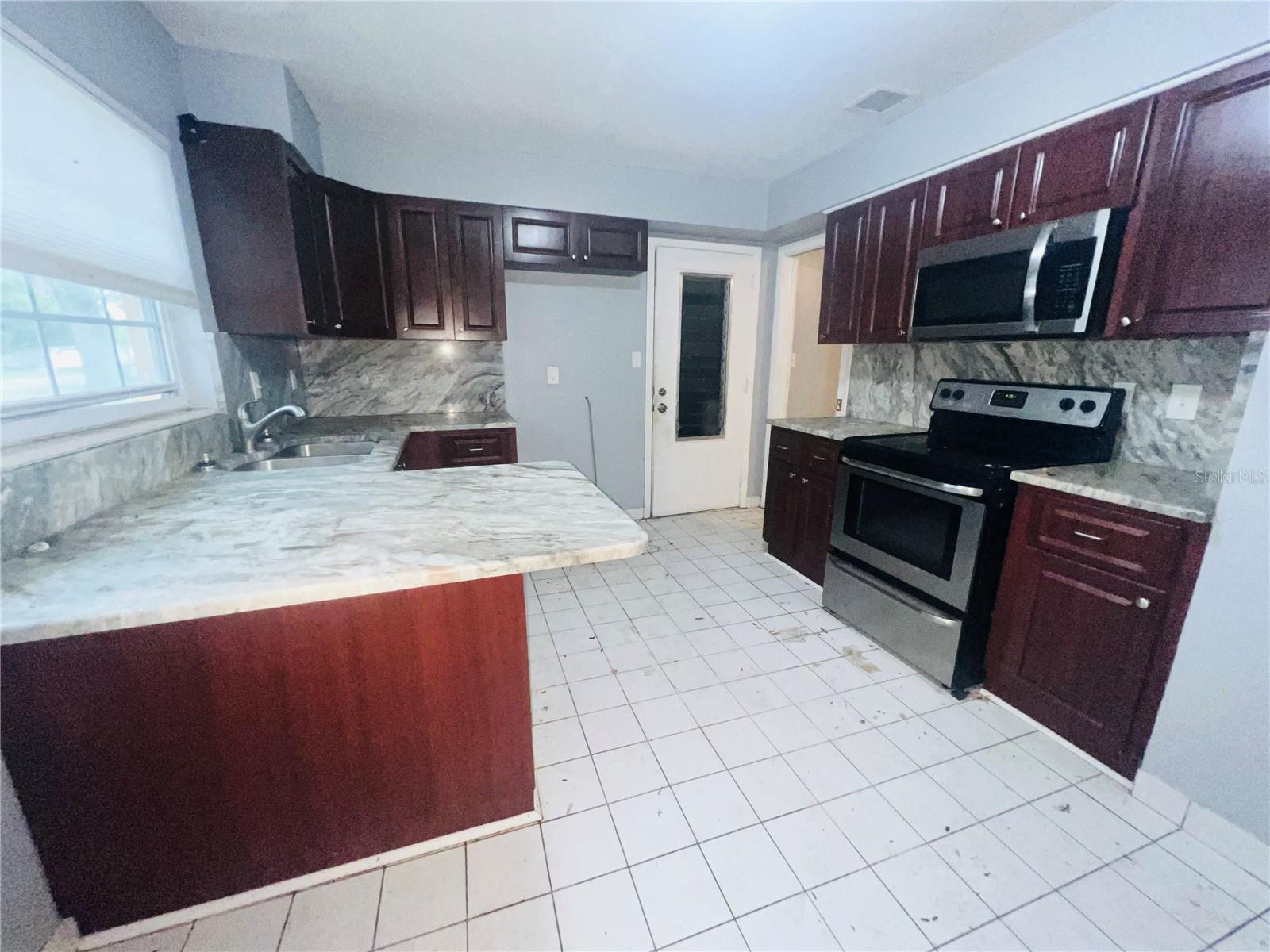 7427 JASMINE BLVD — photo 2