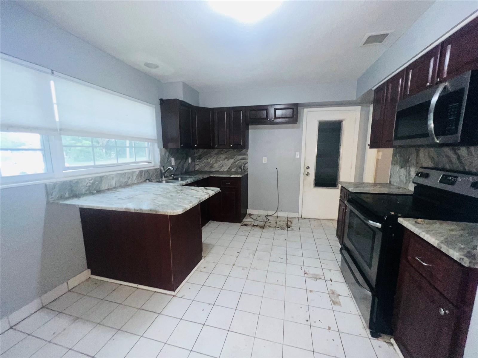 7427 JASMINE BLVD — photo 3