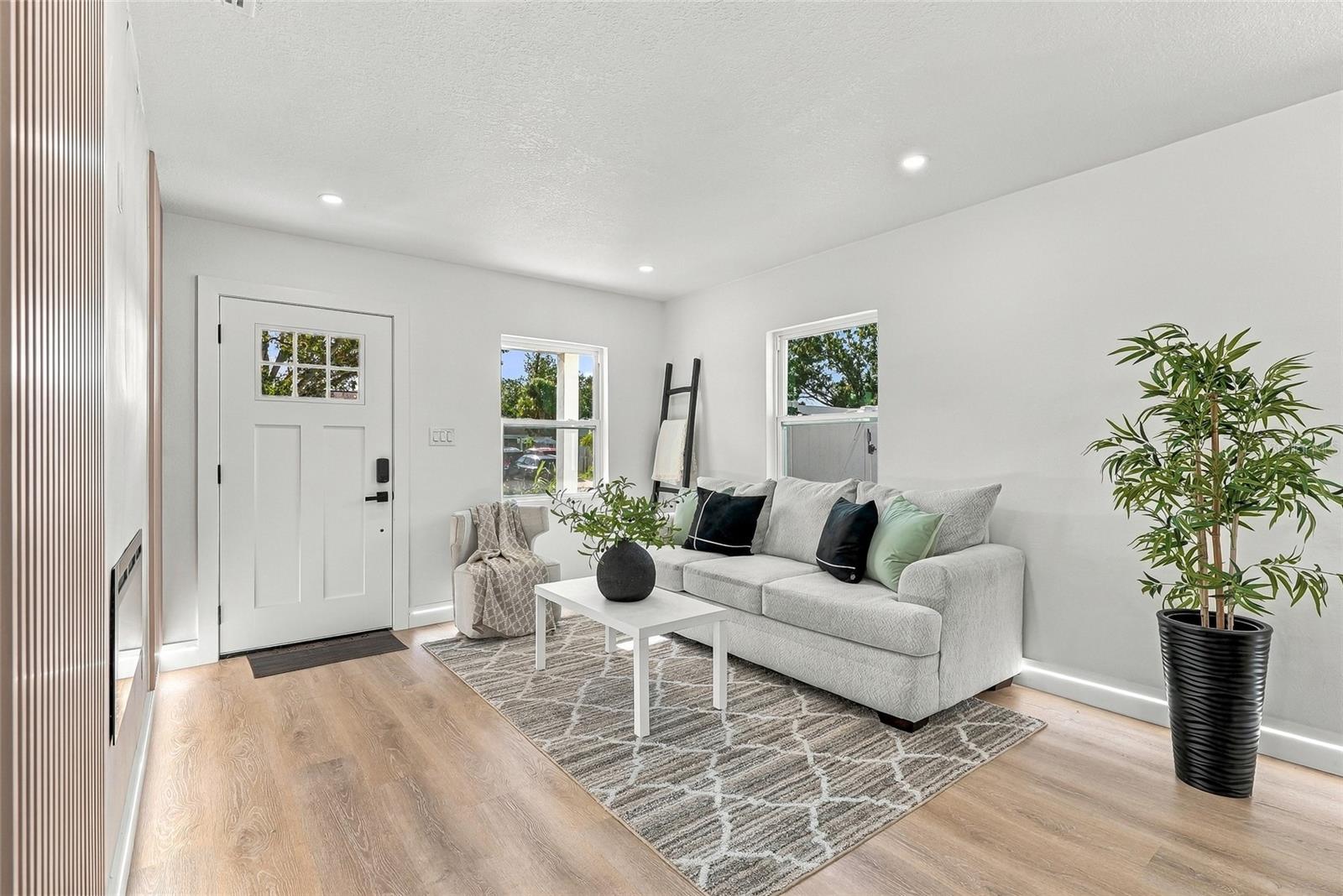 4317 S TRASK ST — photo 10