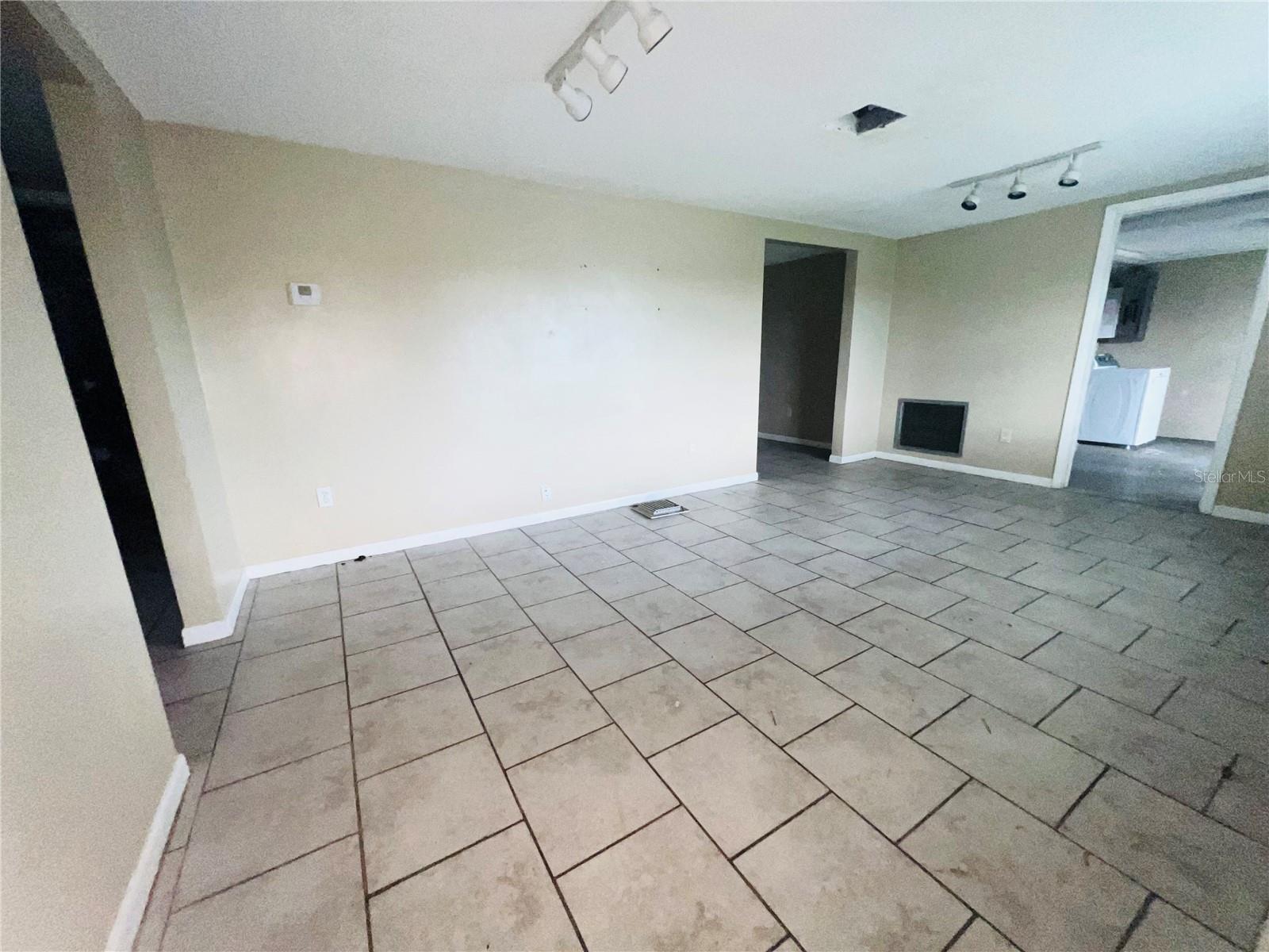 7230 INGLESIDE DR — photo 15