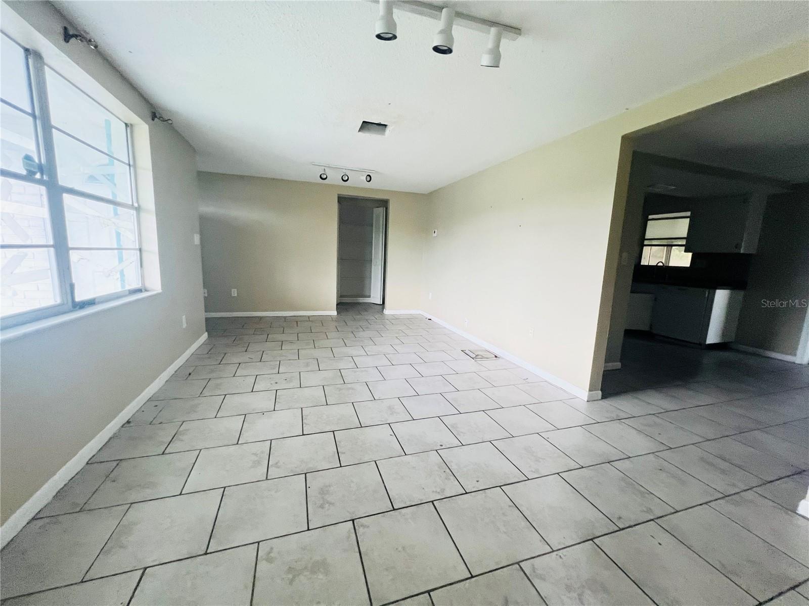 7230 INGLESIDE DR — photo 3