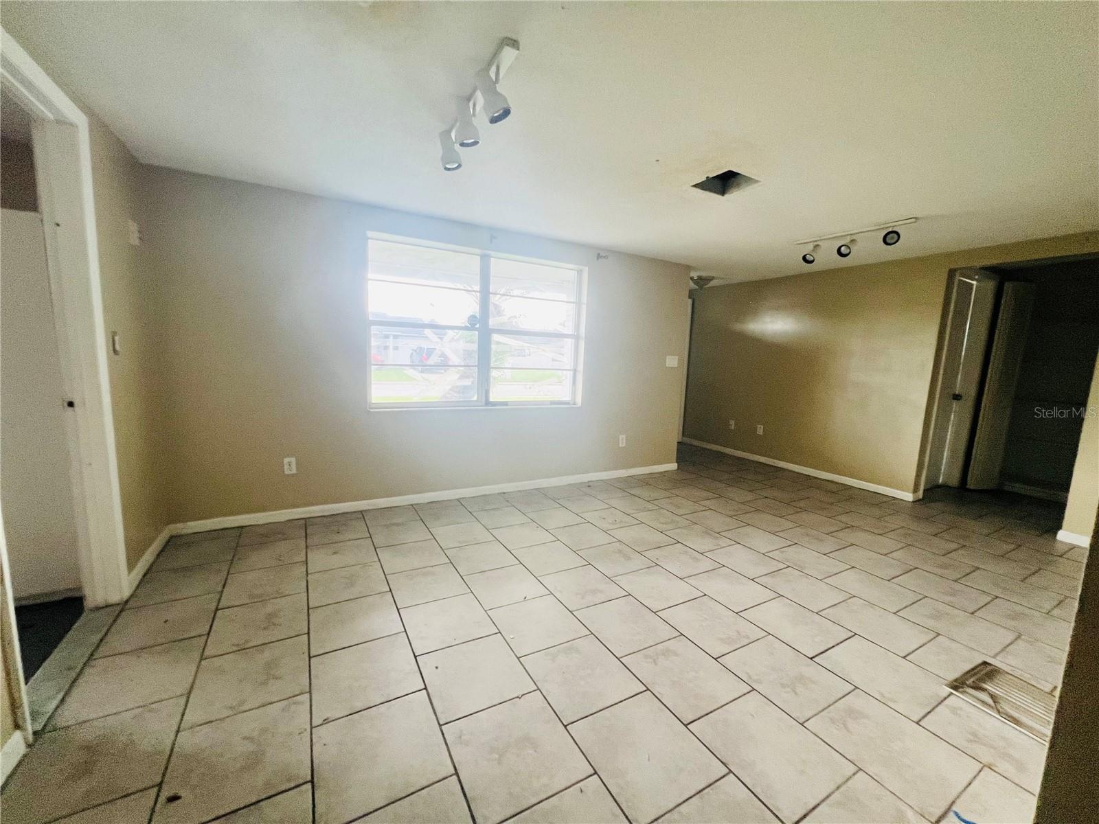 7230 INGLESIDE DR — photo 14