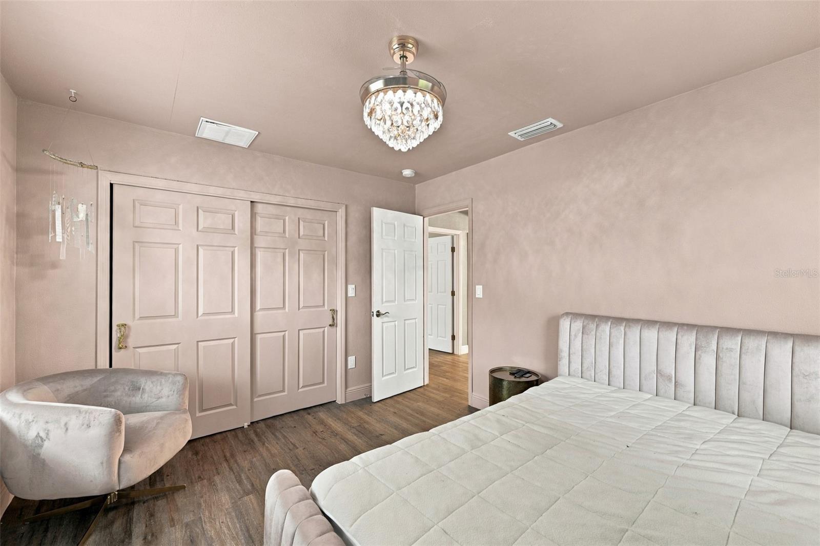 1406 S KEENE RD — photo 13
