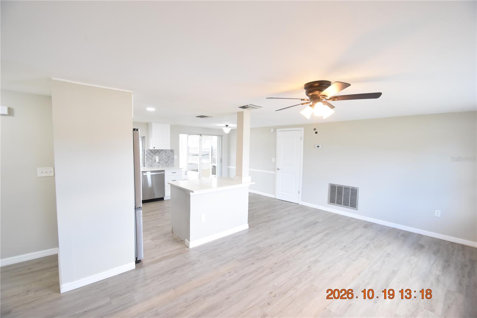 4232 NEWBURY DR — photo 4