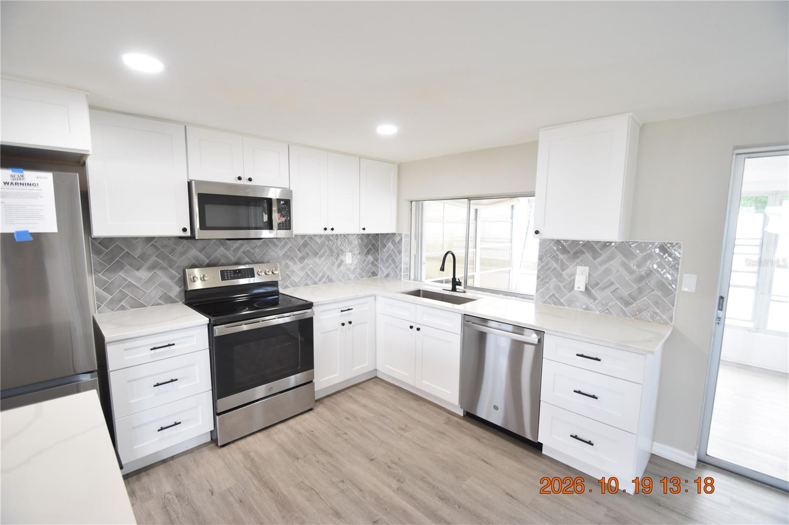 4232 NEWBURY DR — photo 9