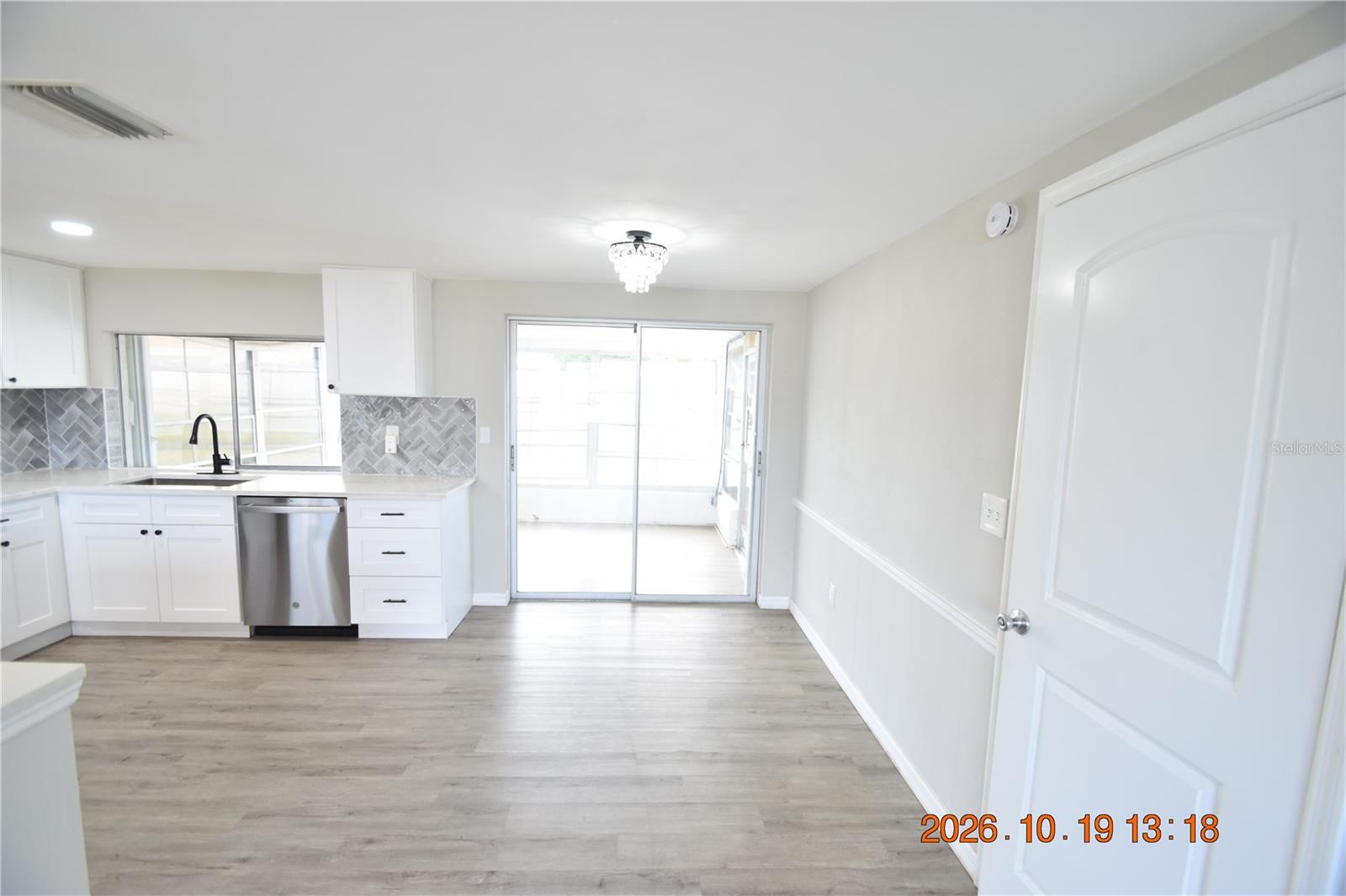4232 NEWBURY DR — photo 6