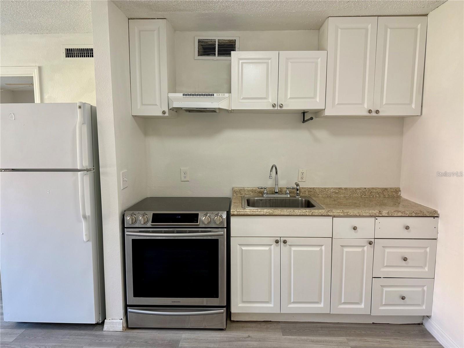 9013 WESTCHESTER CIR #32 — photo 3