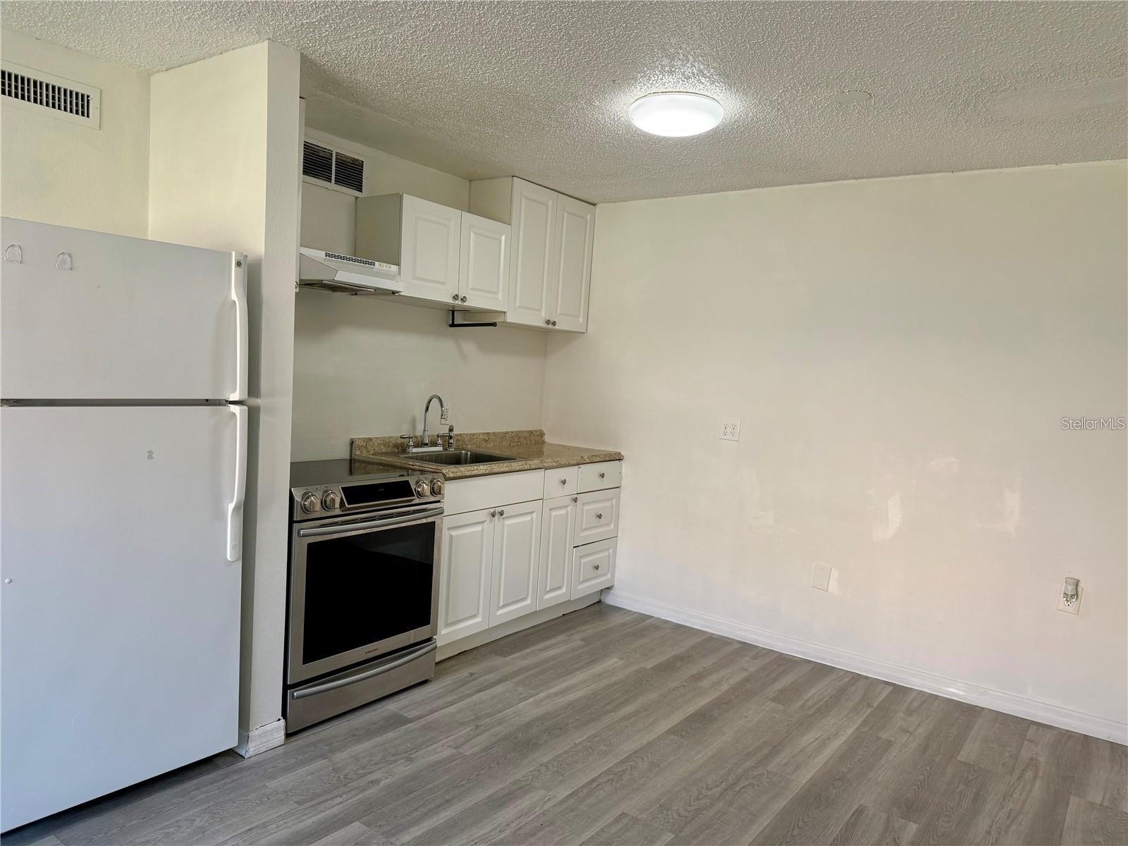 9013 WESTCHESTER CIR #32 — photo 2