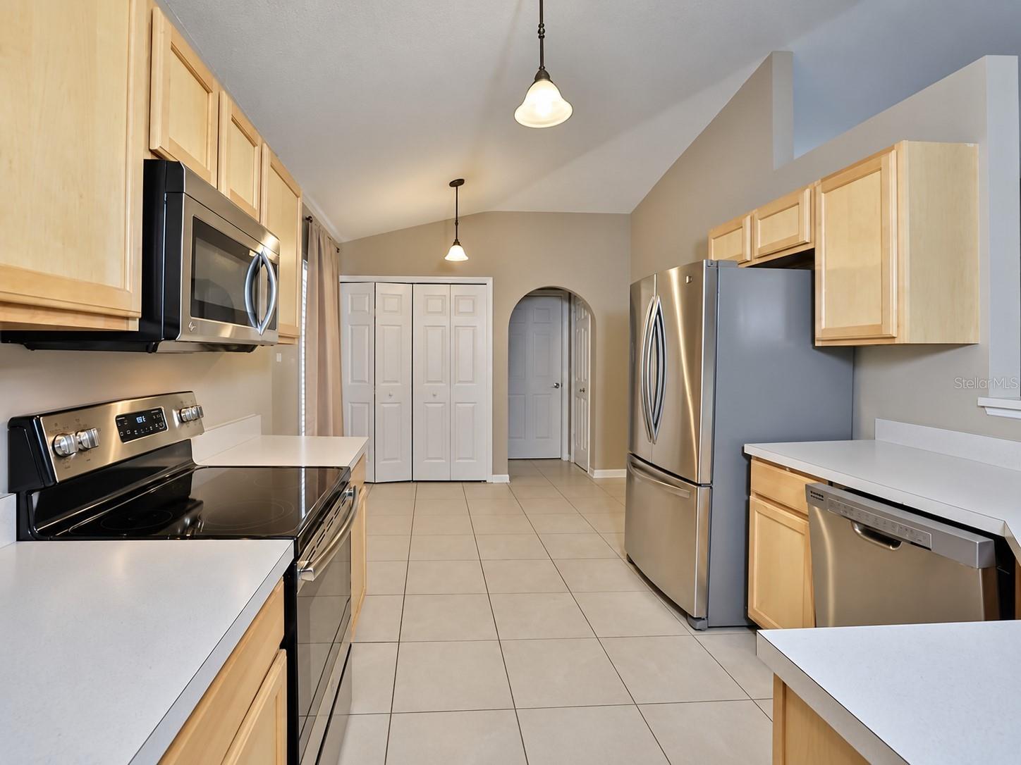 1502 ALHAMBRA CREST DR — photo 9