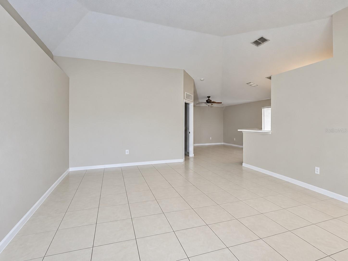 1502 ALHAMBRA CREST DR — photo 4