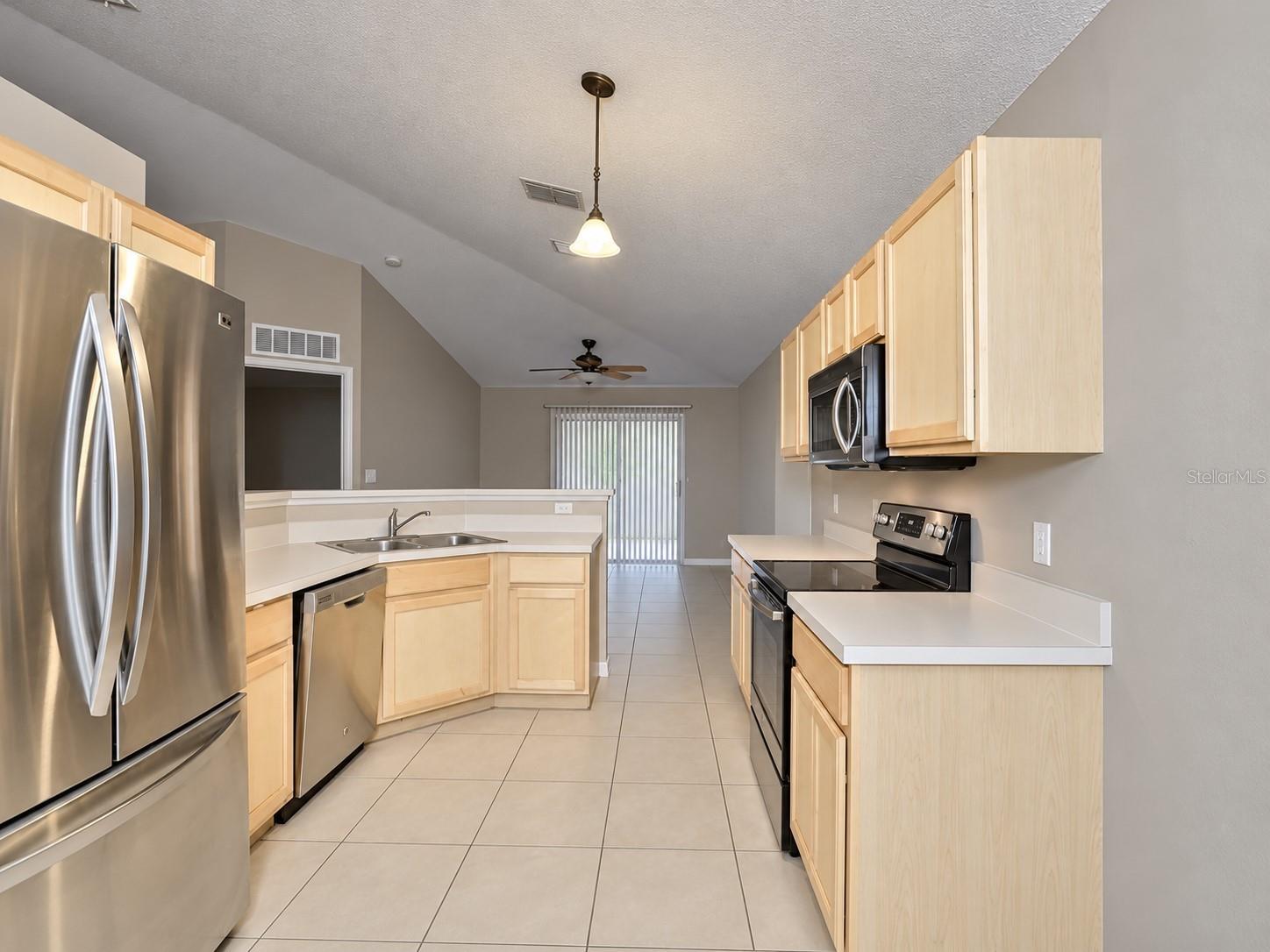1502 ALHAMBRA CREST DR — photo 10