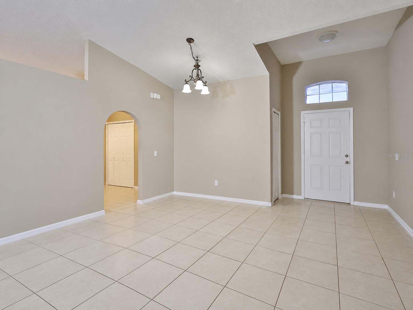 1502 ALHAMBRA CREST DR — photo 3