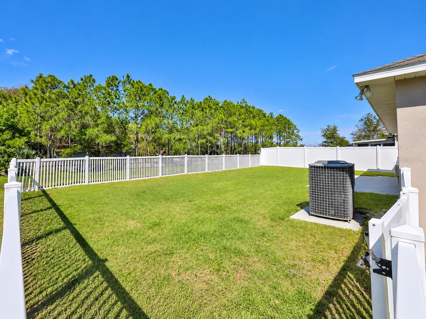 1502 ALHAMBRA CREST DR — photo 16
