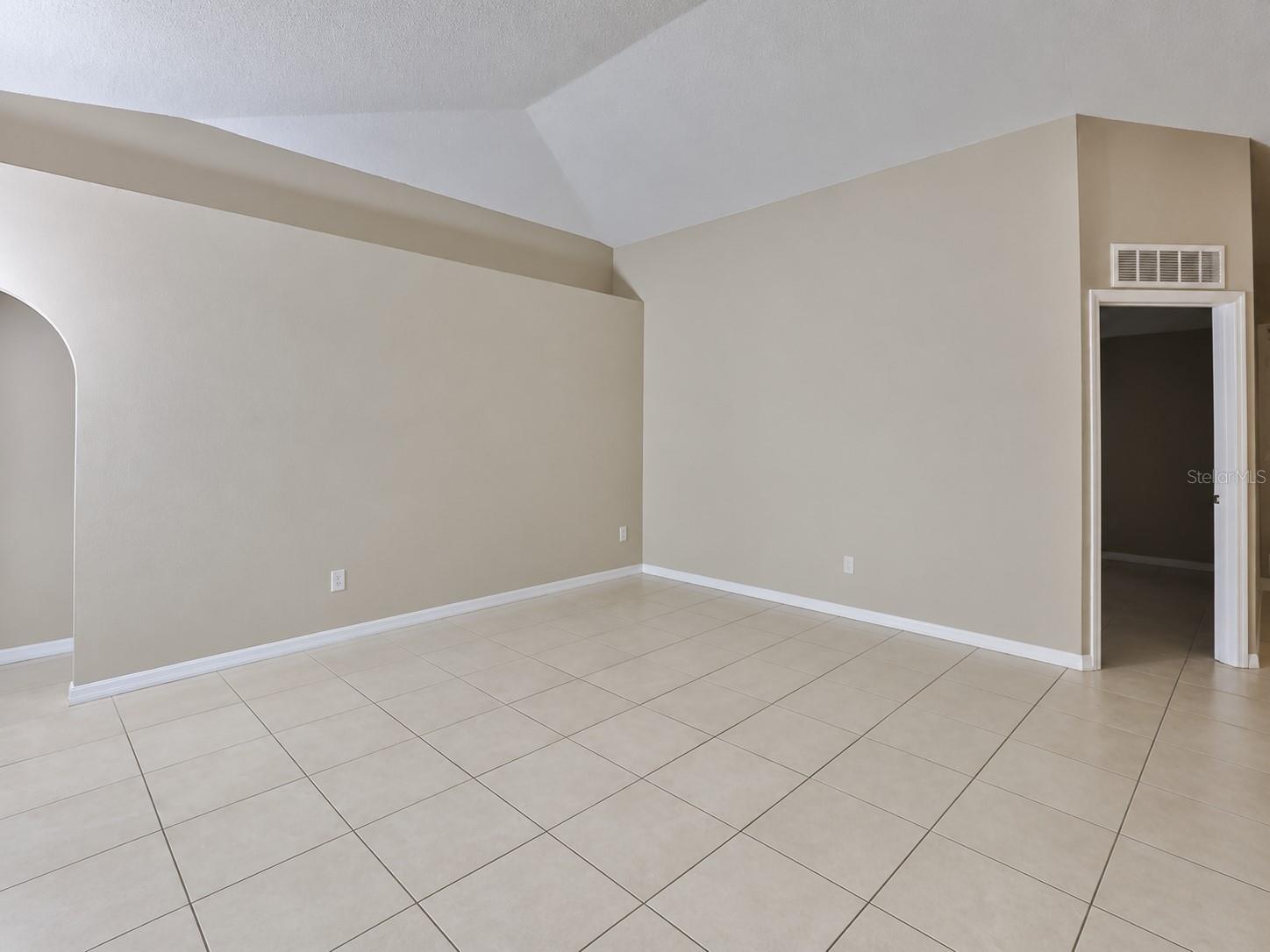 1502 ALHAMBRA CREST DR — photo 5