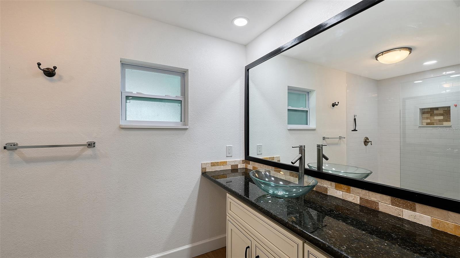 5044 BROOKMEADE DR — photo 16