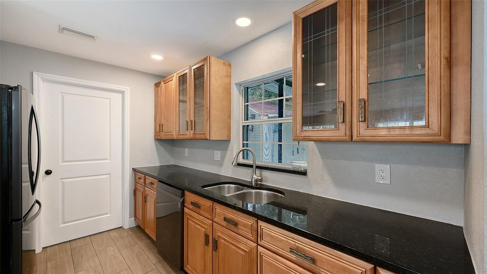 5044 BROOKMEADE DR — photo 8