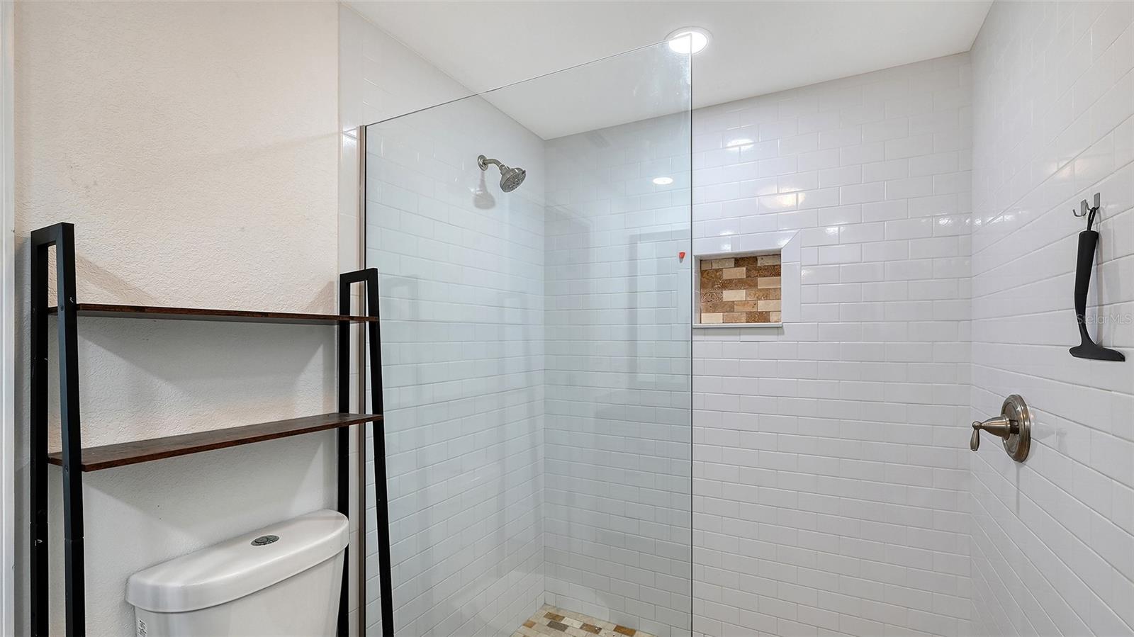 5044 BROOKMEADE DR — photo 17