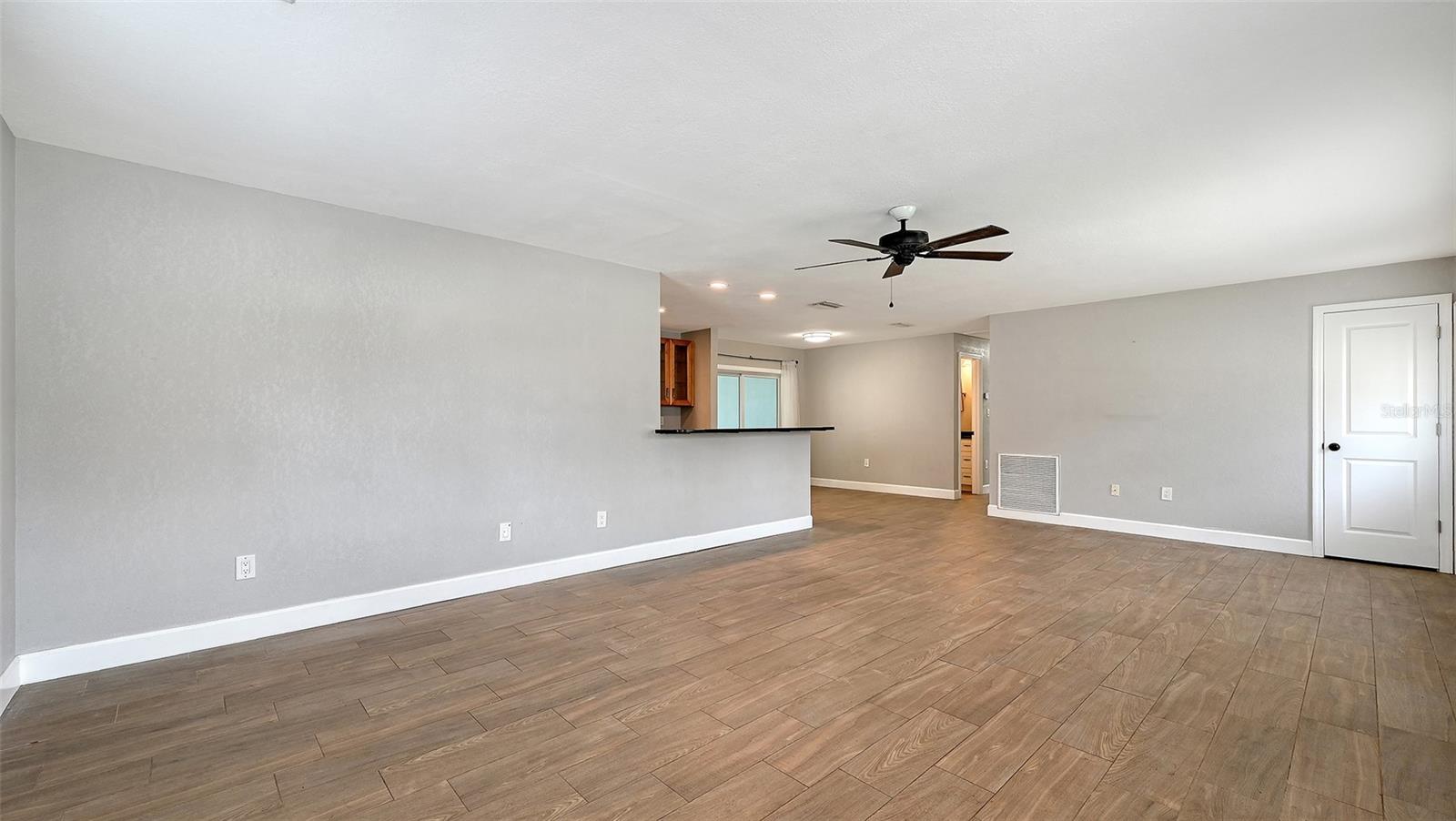 5044 BROOKMEADE DR — photo 6
