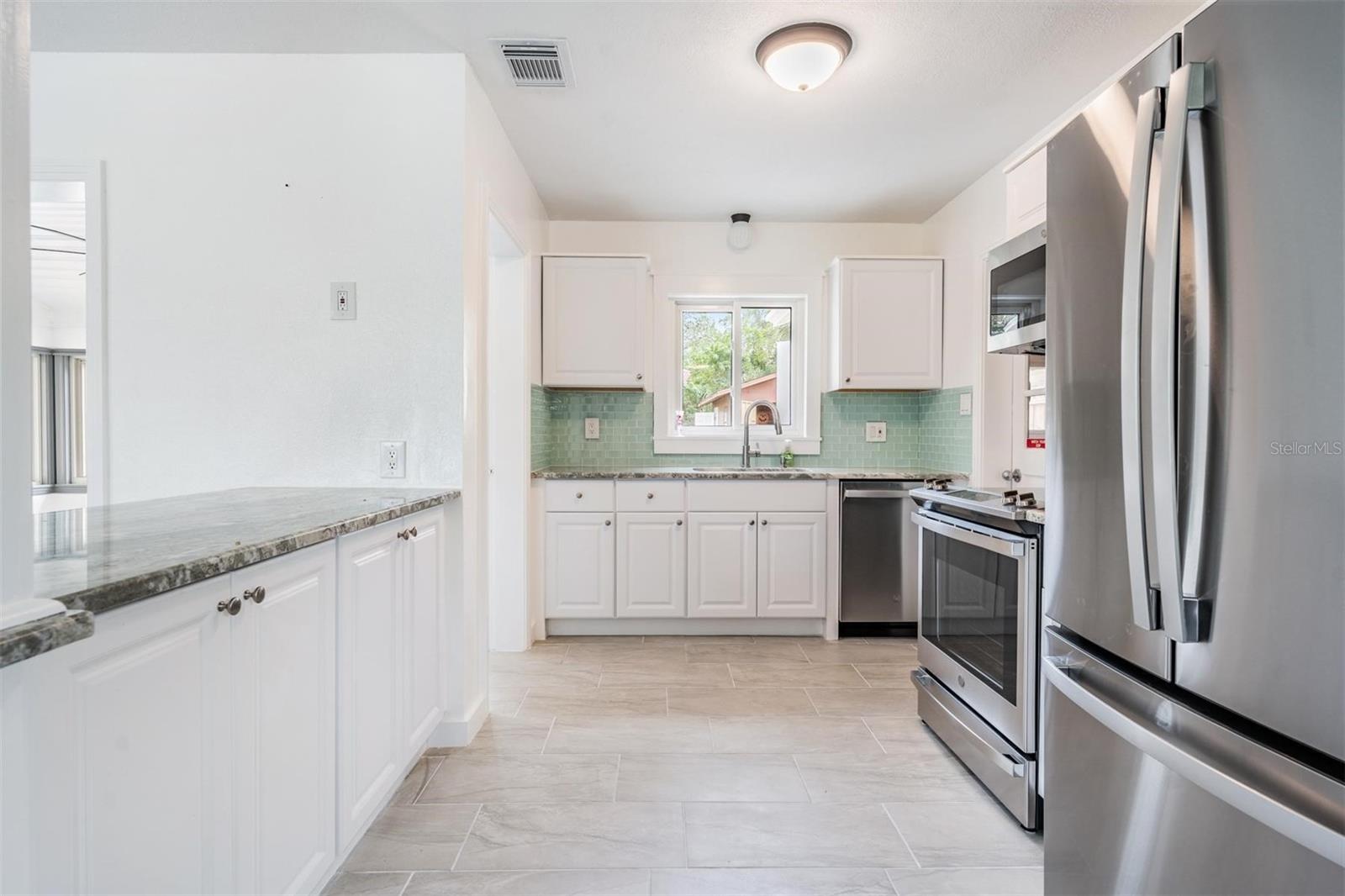 14704 SUNSET DR — photo 5
