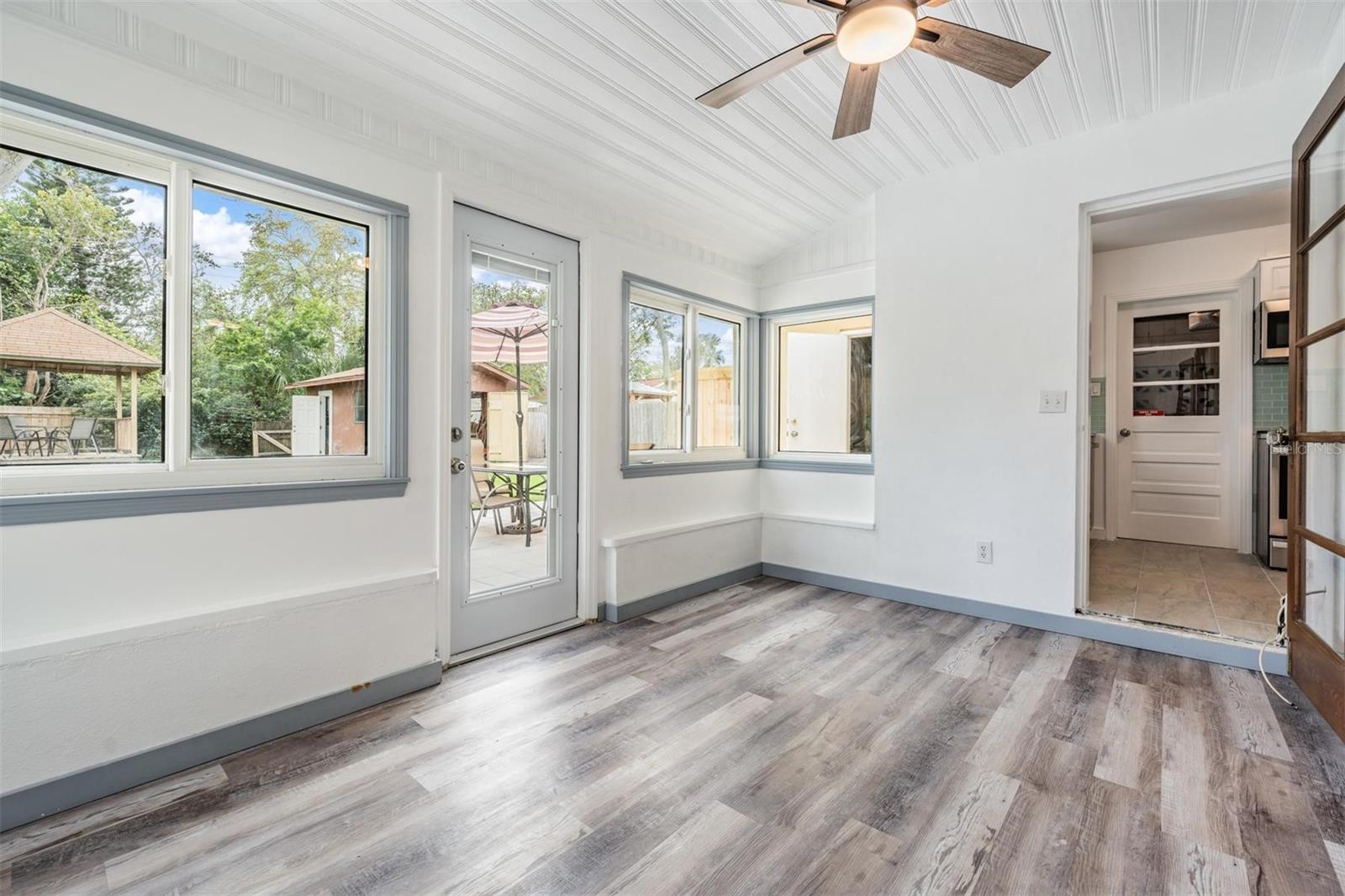 14704 SUNSET DR — photo 18