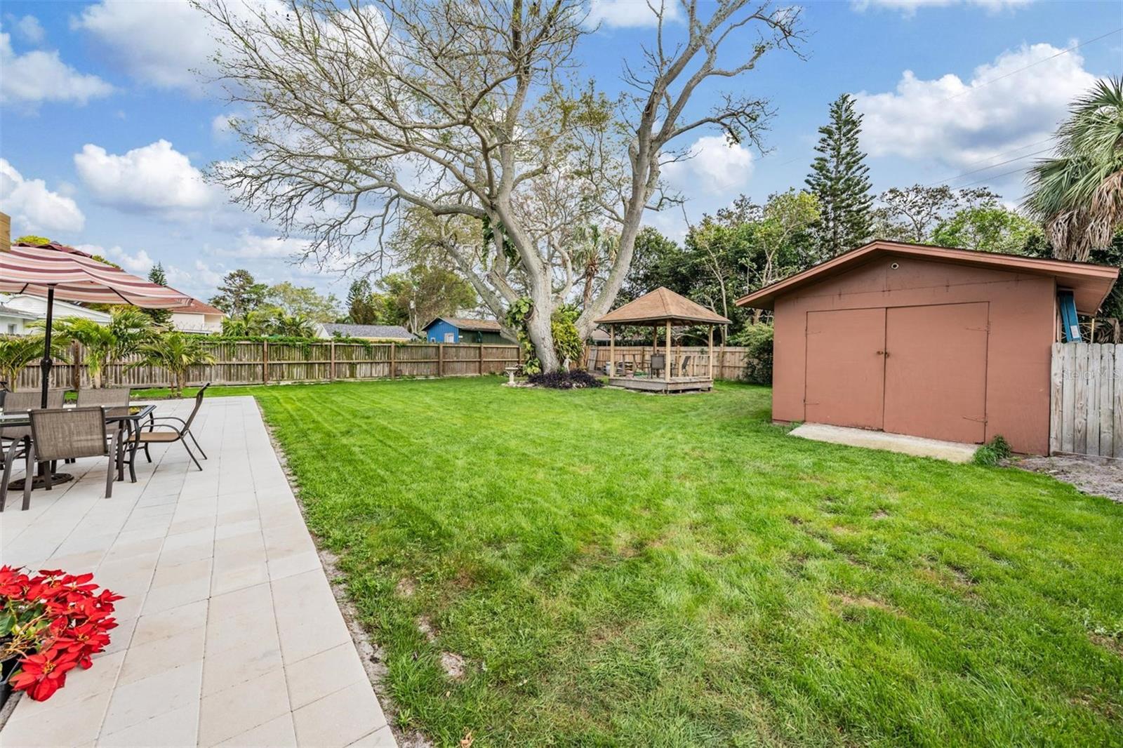 14704 SUNSET DR — photo 37