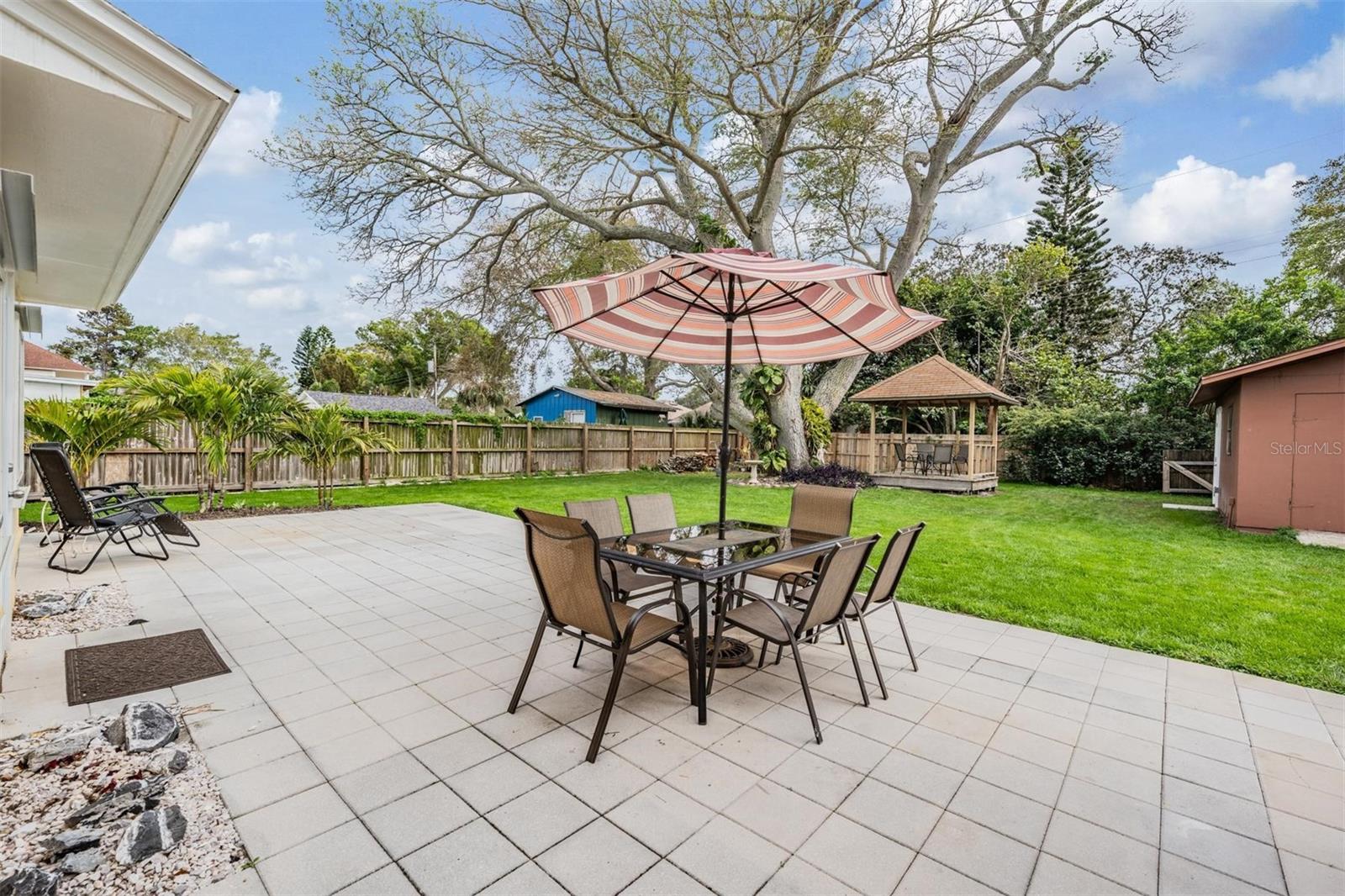 14704 SUNSET DR — photo 39
