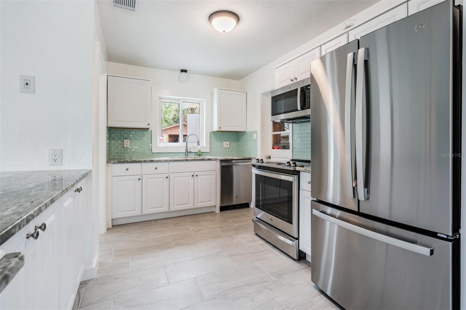 14704 SUNSET DR — photo 6